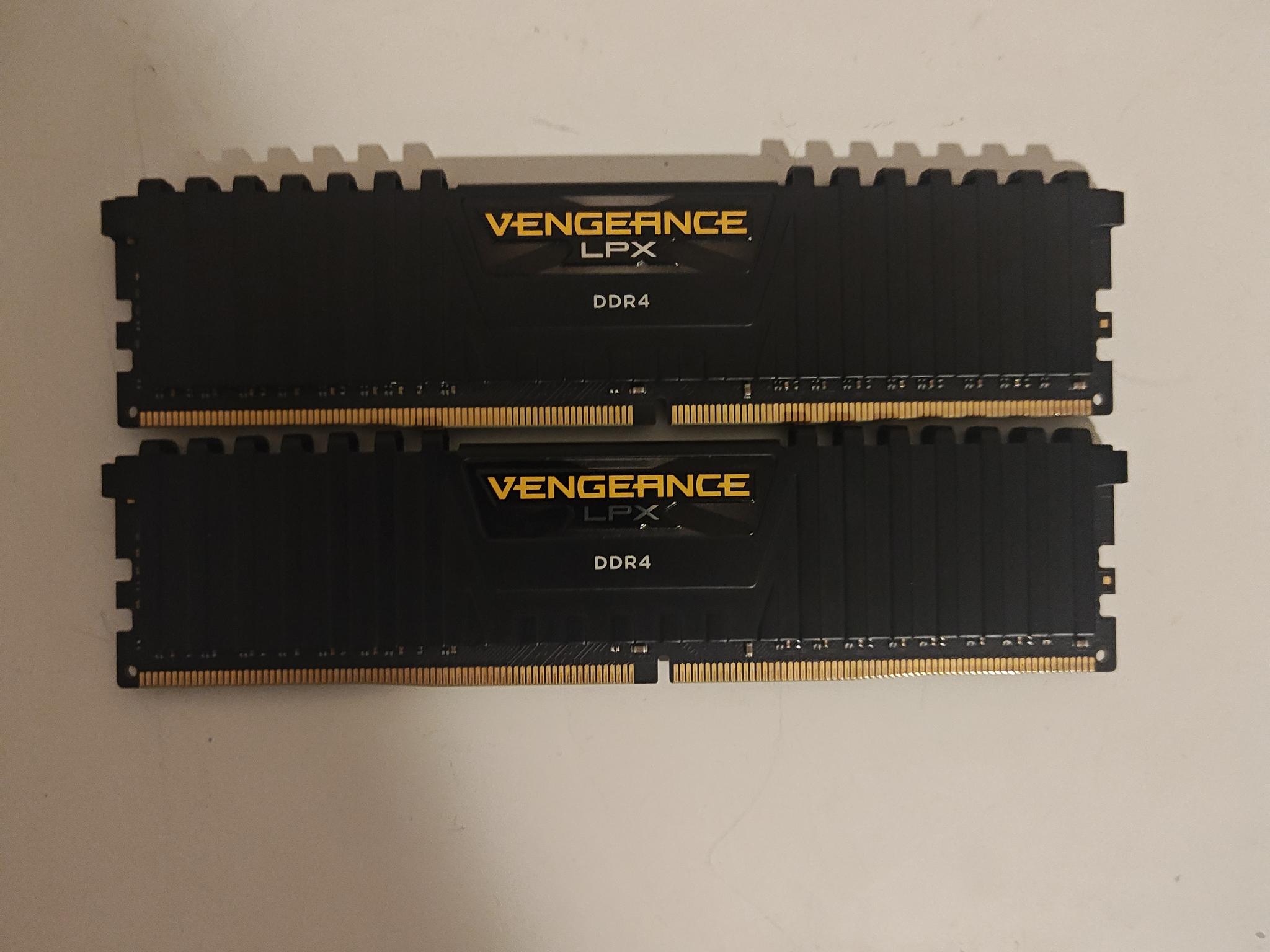 32GB Corsair LPX 2666
