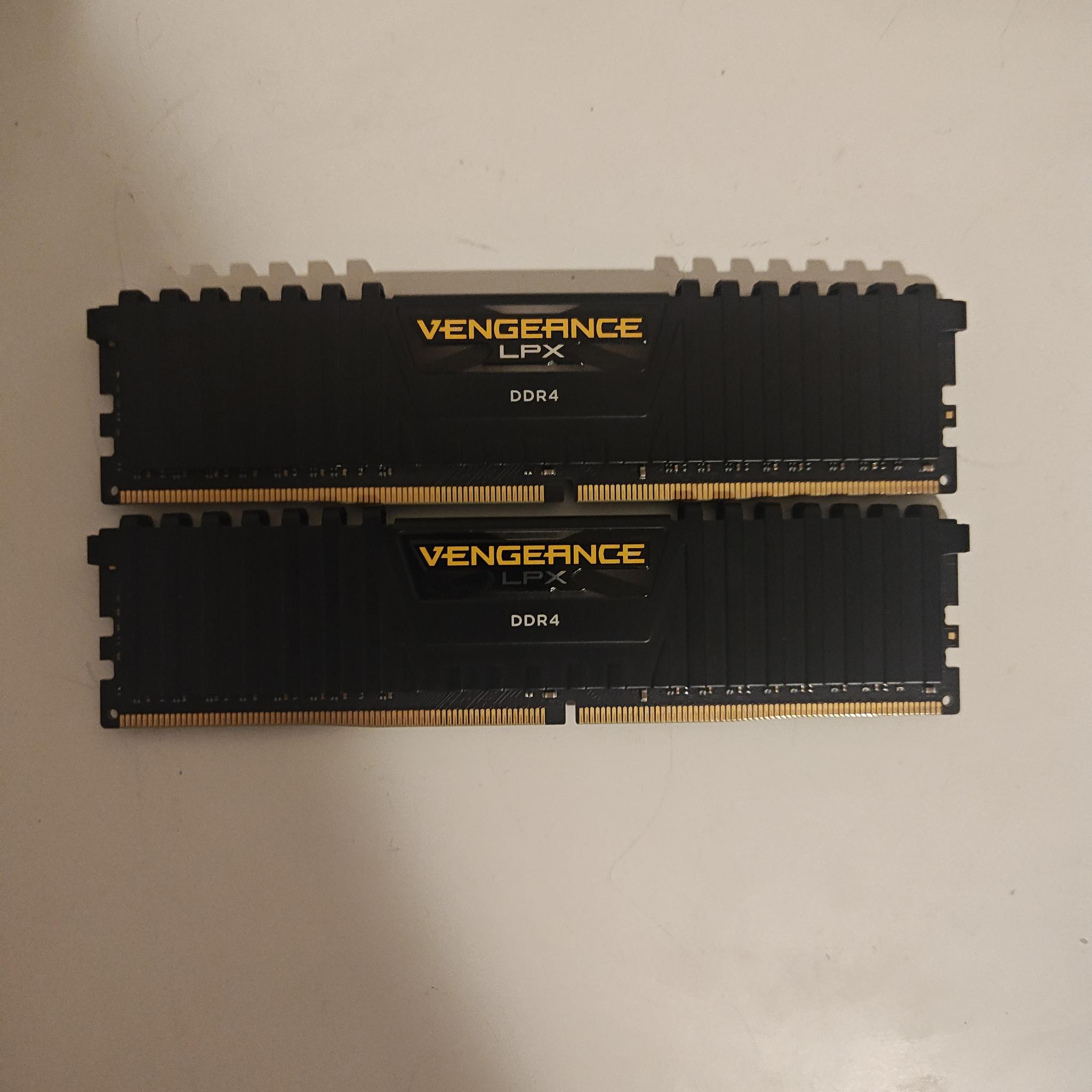 32GB Corsair LPX 2666