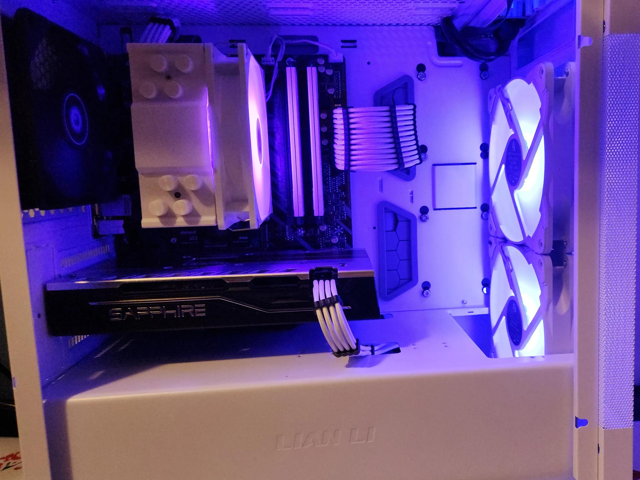 Frosty Mini Mesh PC Ryzen 5 / 16GB DDR4/ 1TB SSD / RX 580 8GB