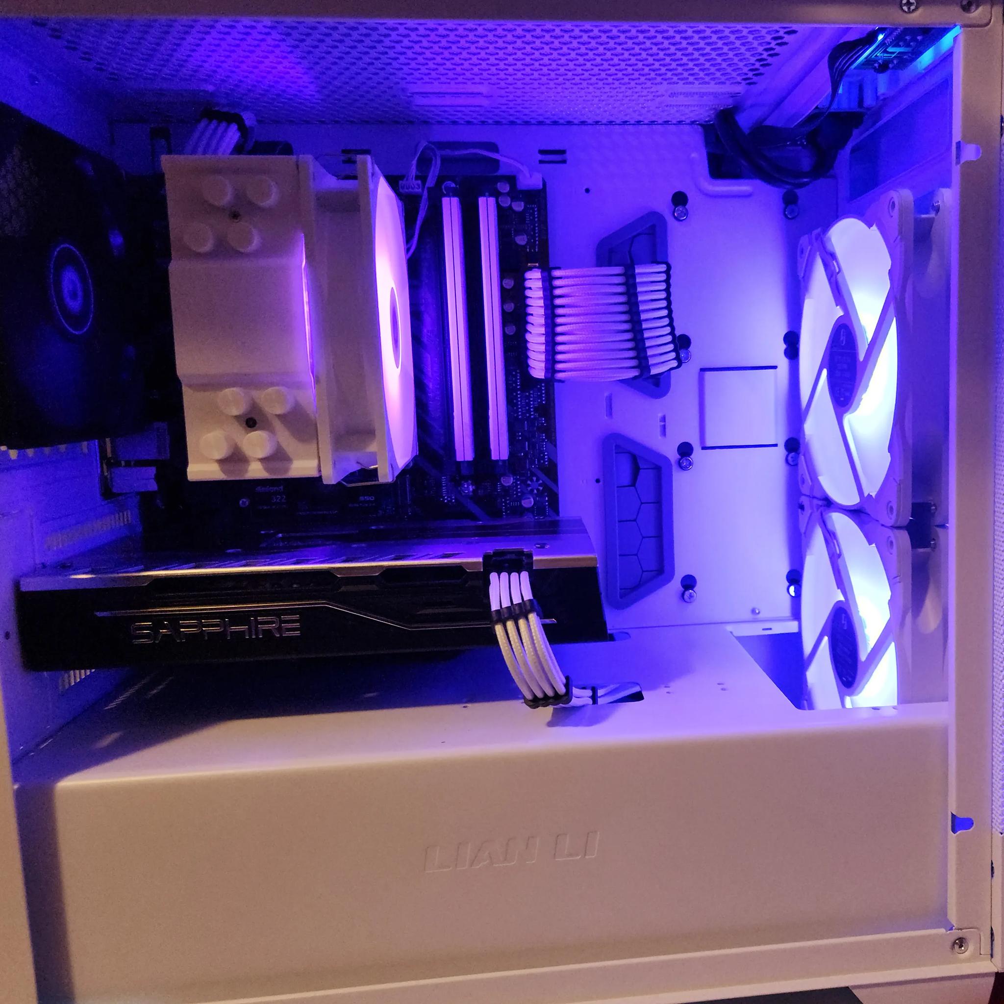 Frosty Mini Mesh PC Ryzen 5 / 16GB DDR4/ 1TB SSD / RX 580 8GB