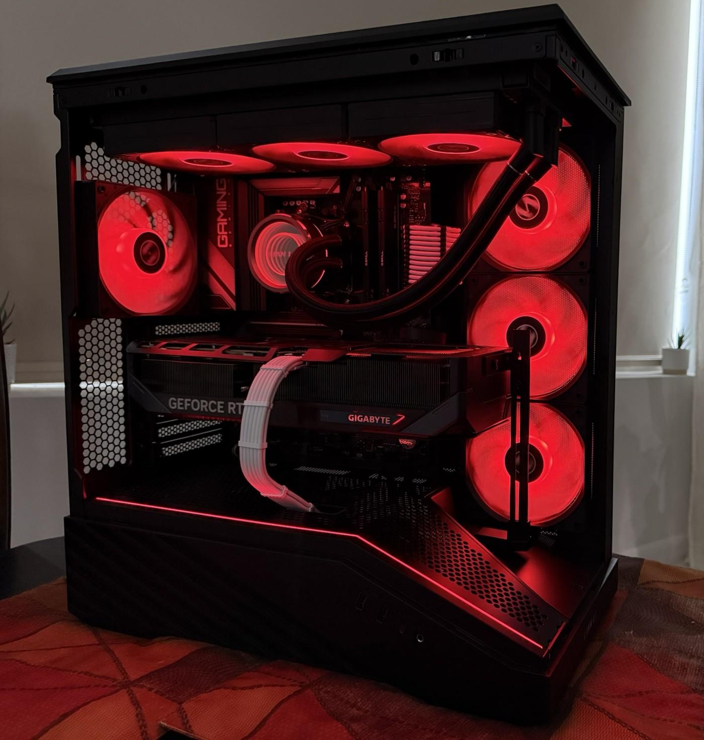 GeForce RTX 5070 Ti Lian Li Gaming PC - Ryzen 5 7600X3D, 32GB RAM, 1TB NVMe SSD