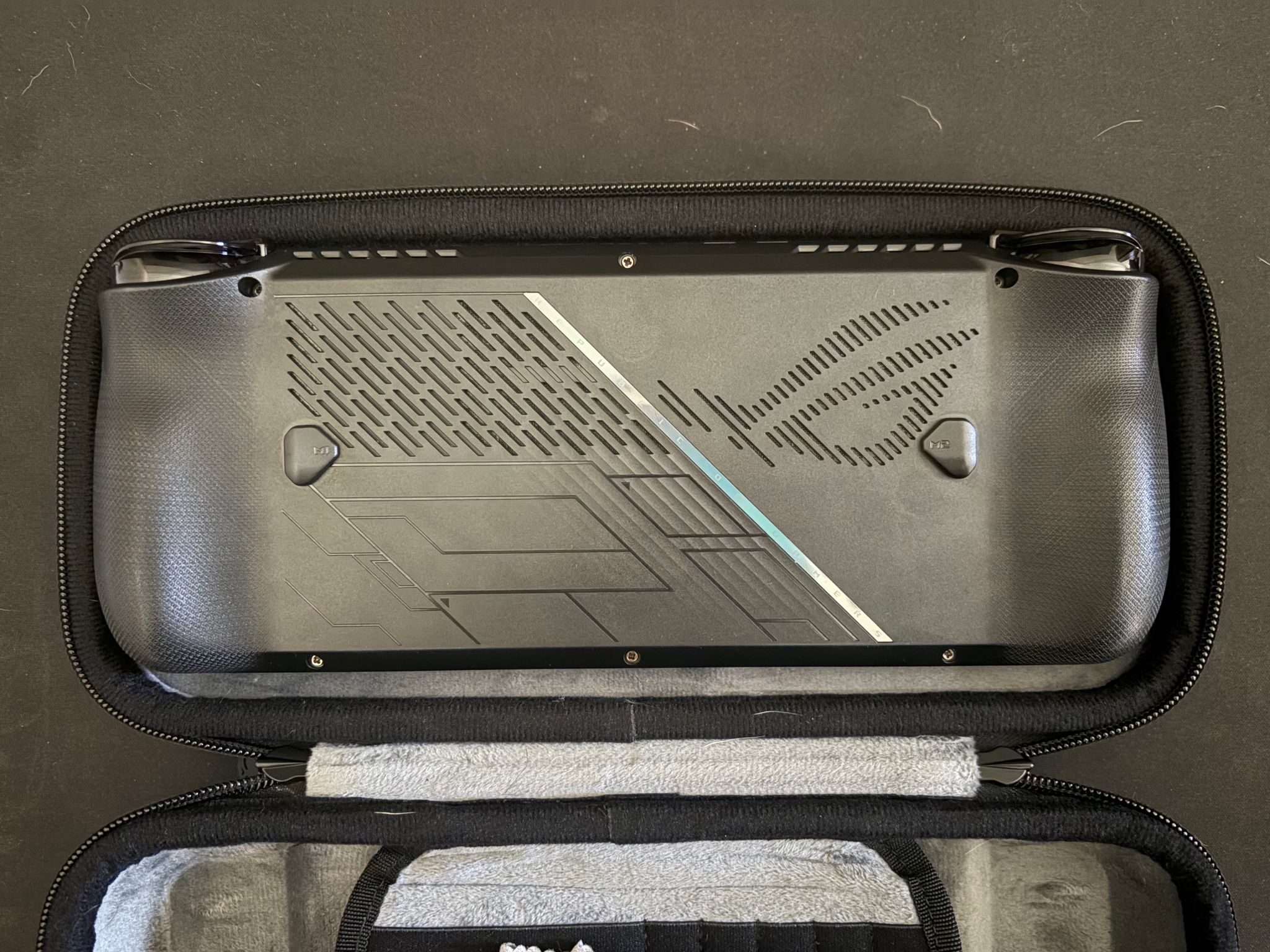 ROG Ally X / 2TB SSD + 1TB SD Card / 24GB DDR5 / Z1 Extreme / Includes case and dock!