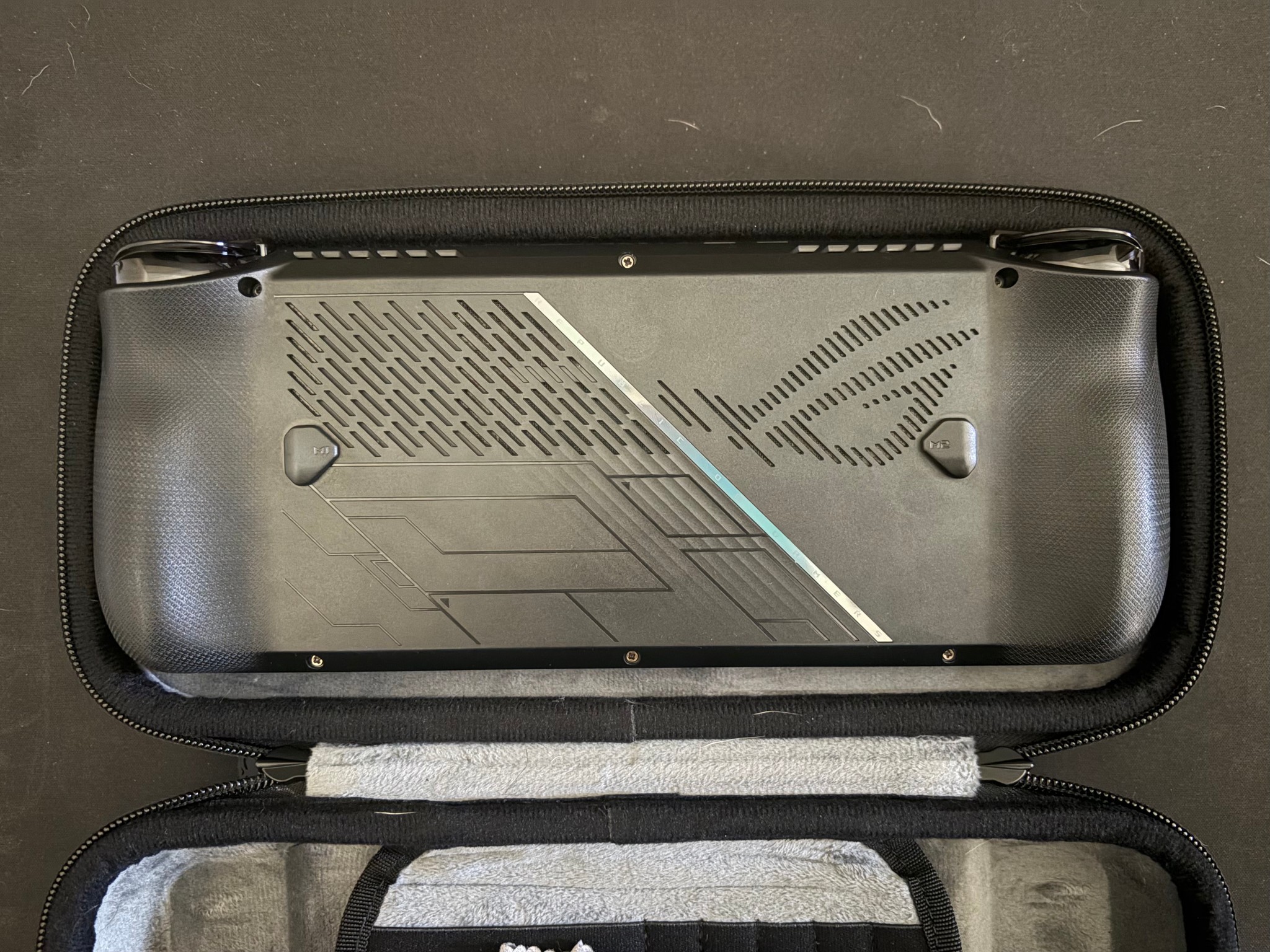 ROG Ally X / 2TB SSD + 1TB SD Card / 24GB DDR5 / Z1 Extreme / Includes case and dock!