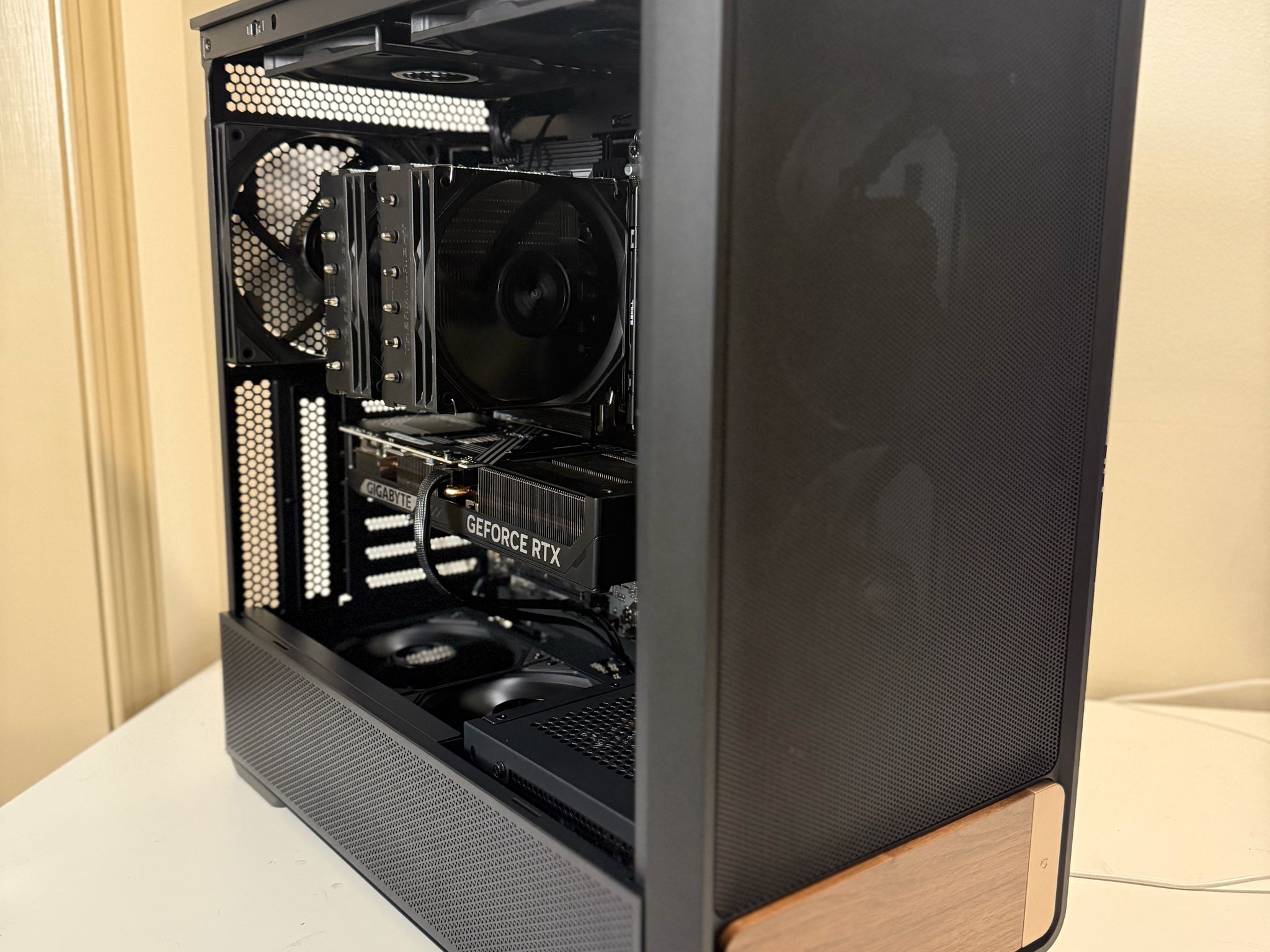 RTX 5070 | Ryzen 7 9700X | 32gb DDR5 | 2tb NVME 🖤