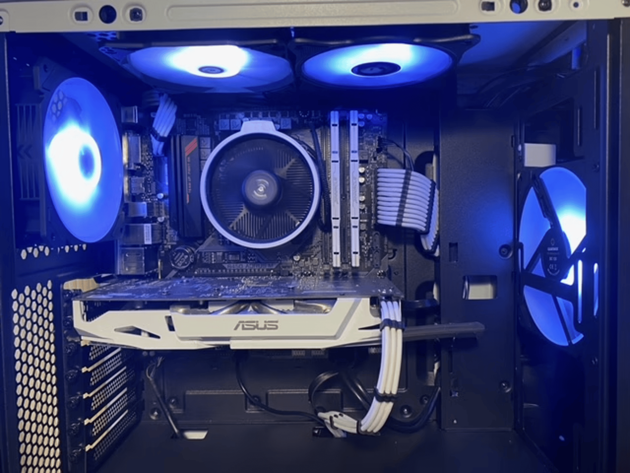 White Turbo COC Ryzen 5 1060 3GB