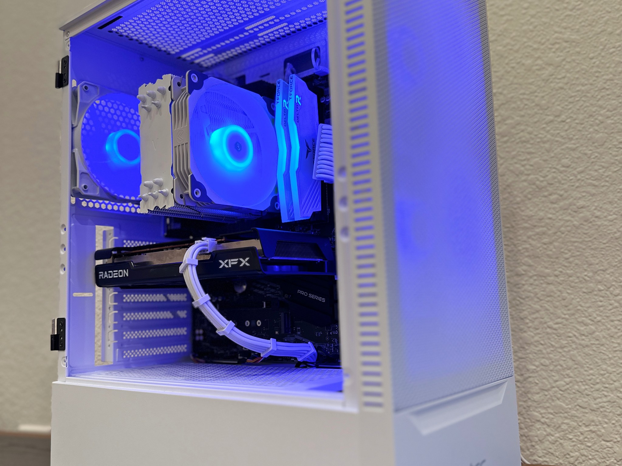 Ryzen 5 5600 ⚔️ AMD RX 6600 ⚔️ 16GB DDR4 RGB ⚔️ 1TB SSD ⚔️ WINDOWS 11 PRO