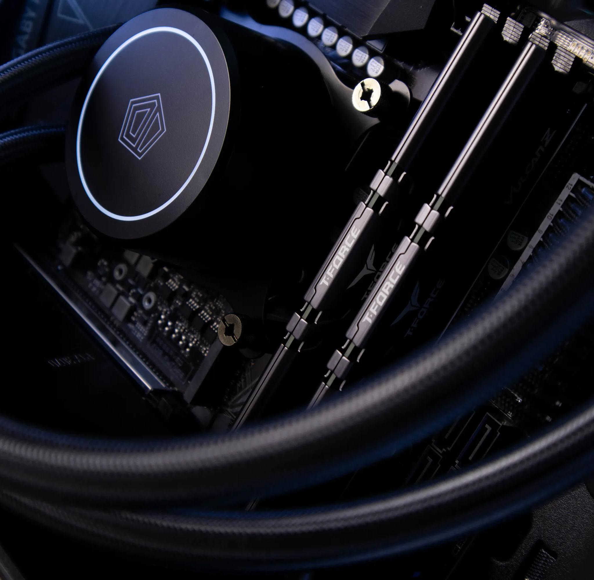 Black Magic (RTX 3070 FE | Intel i5-10600 | 16gb RAM)