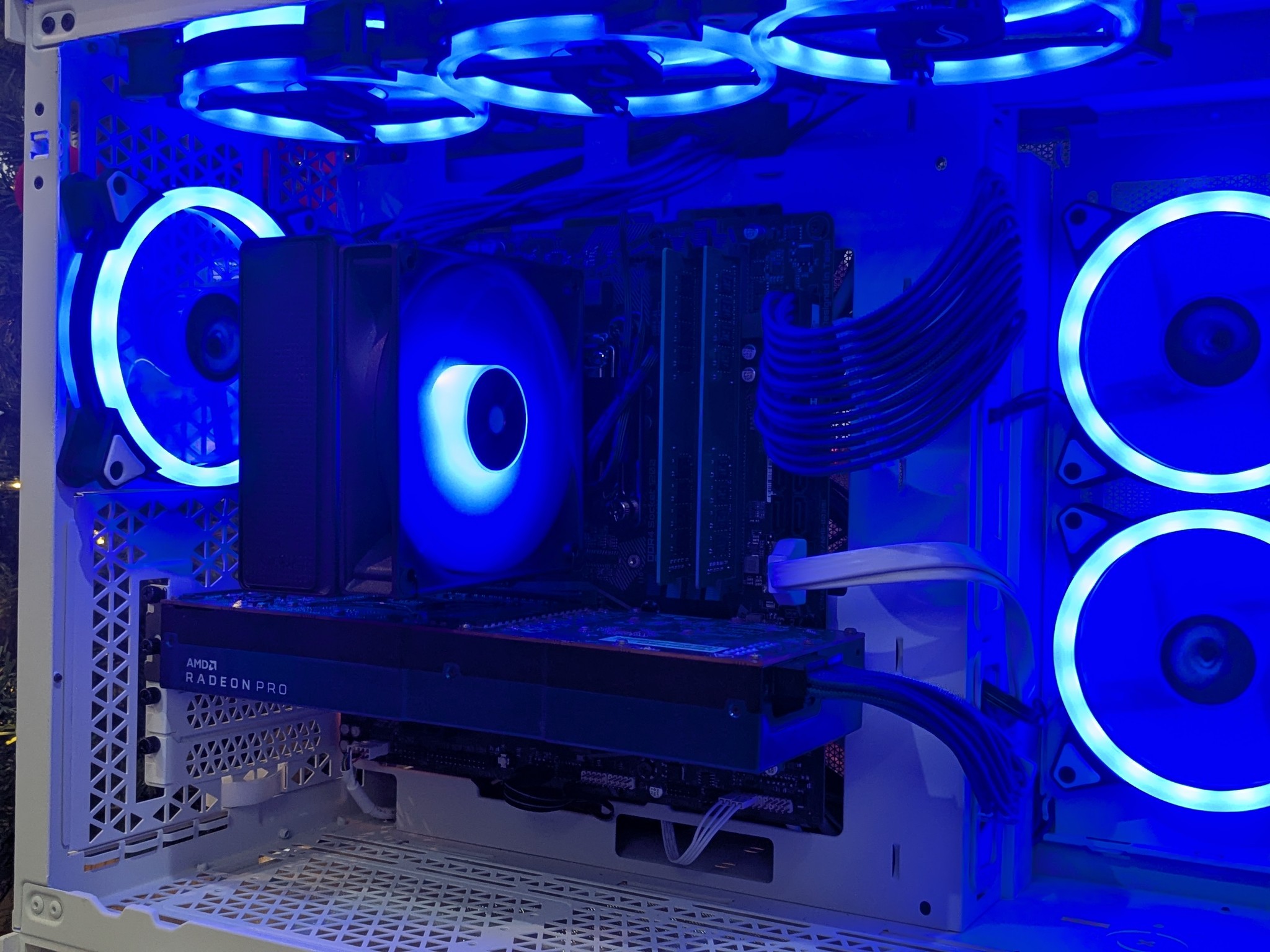 200 FPS Fortnite | i5-10500, Radeon 5700, 32GB RAM, 512GB NVME SSD, Win11, WiFi