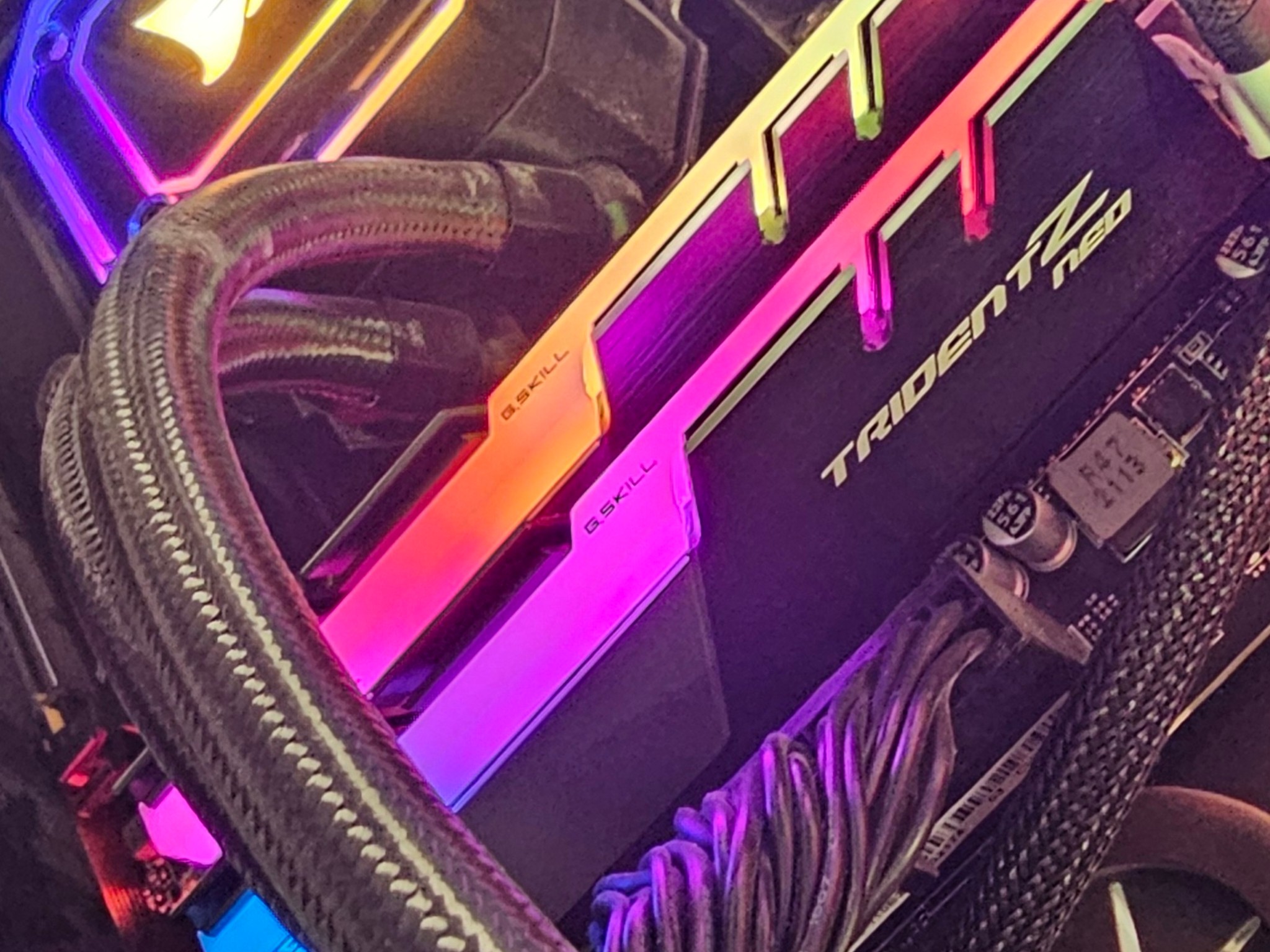 32GB DDR4 (2x16GB) 605 3600MT/s G.Skill Trident Z RGB