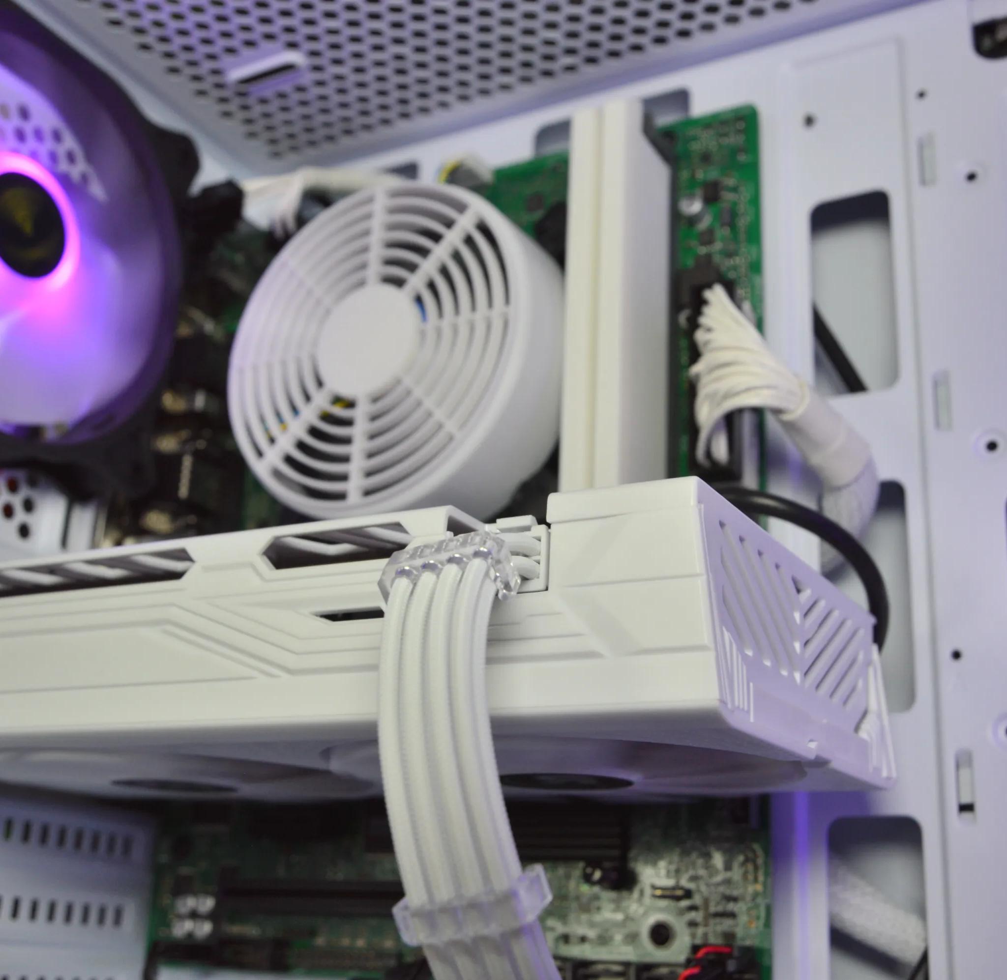 🟣⚪| RX 580 8GB | INTEL i5 8400 | 16GB DDR4 RAM | 512GB NVME SSD | Royal Snow 2.0 |
