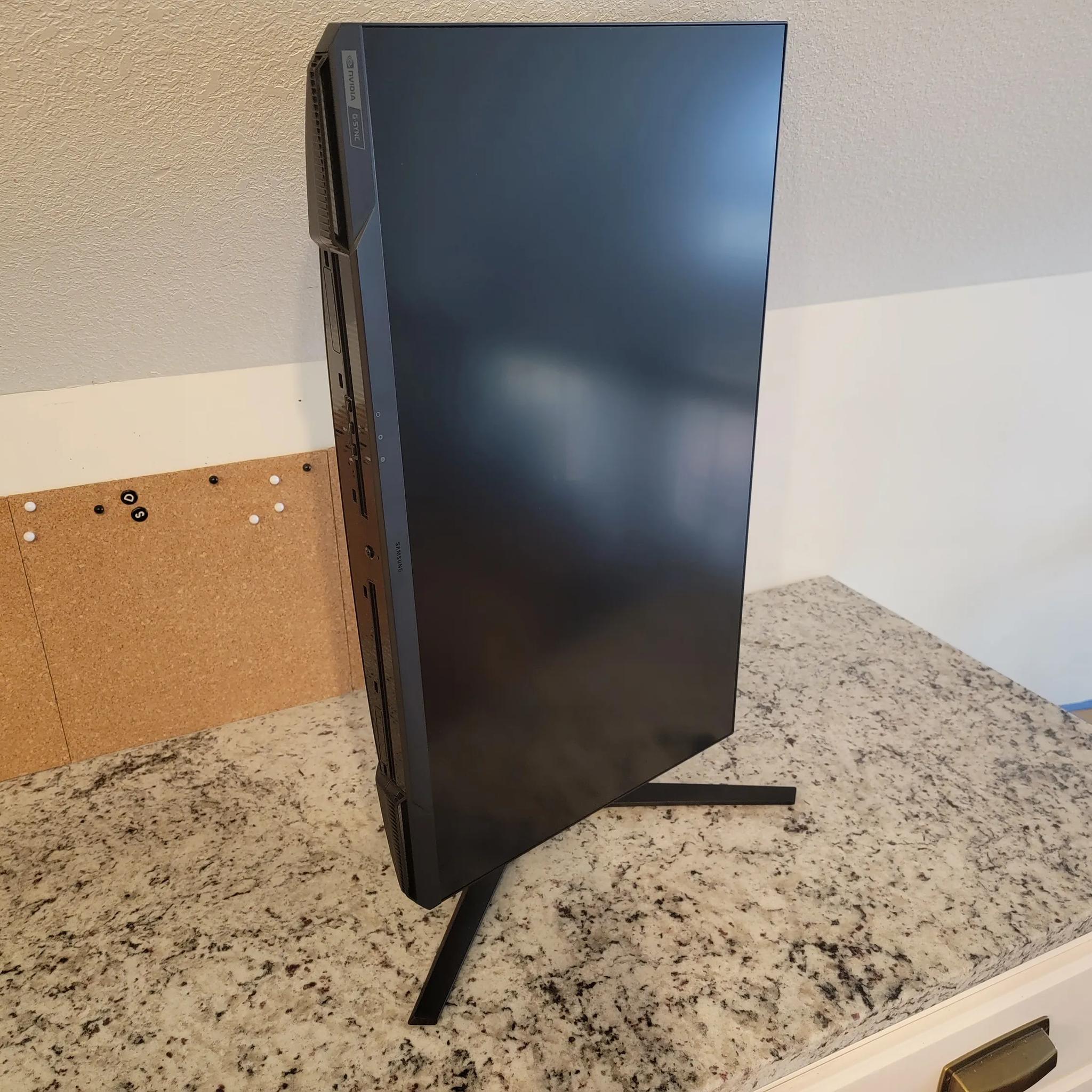 4k 144hz Samsung G7 28" Flat Monitor