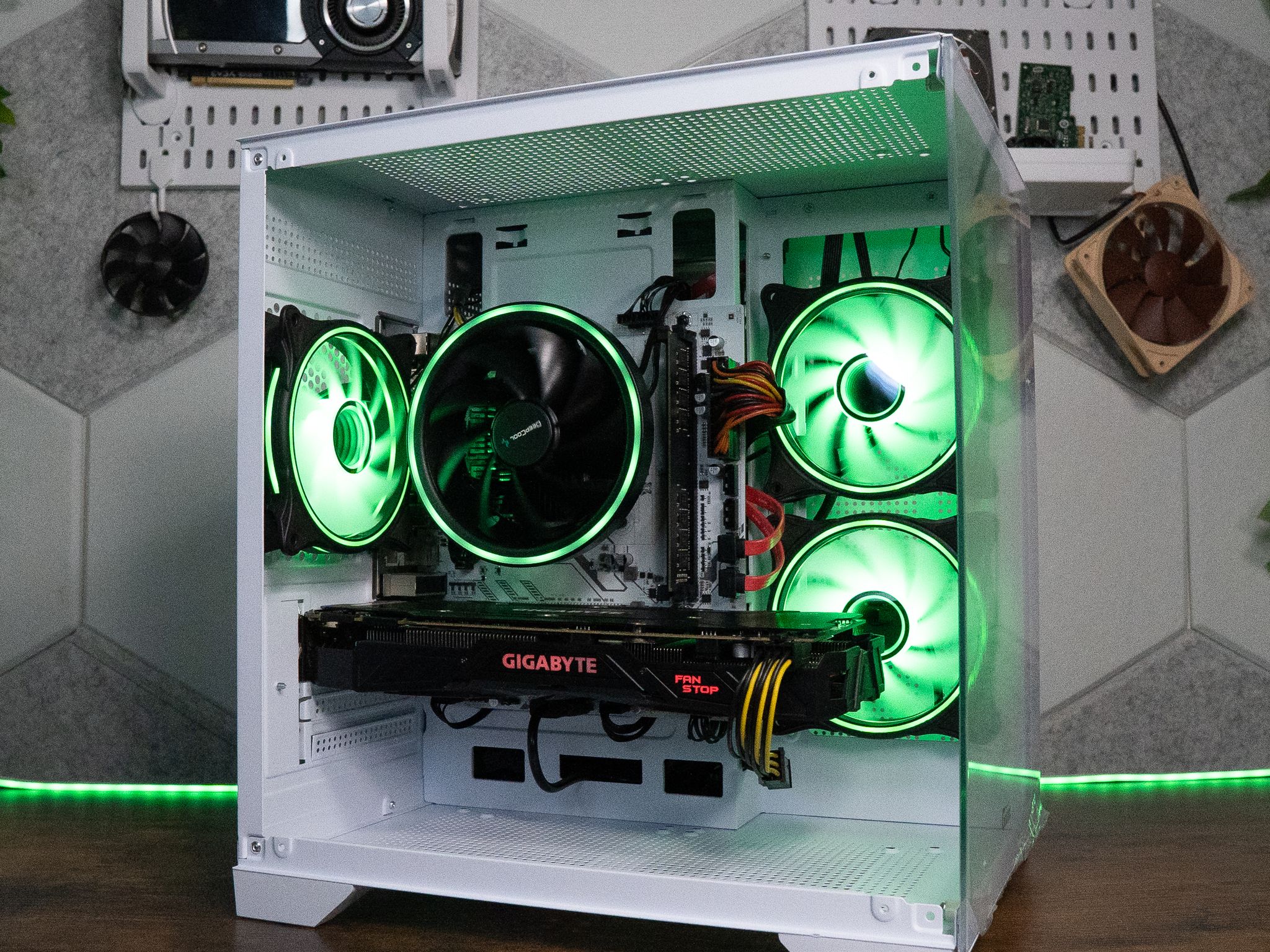 🌌🌠 BUDGET - BO6 Ready GAMING PC | GIGABYTE GTX 1080 8GB | RYZEN 5 1600X | 16GB DDR4 RAM | 1.25TB |