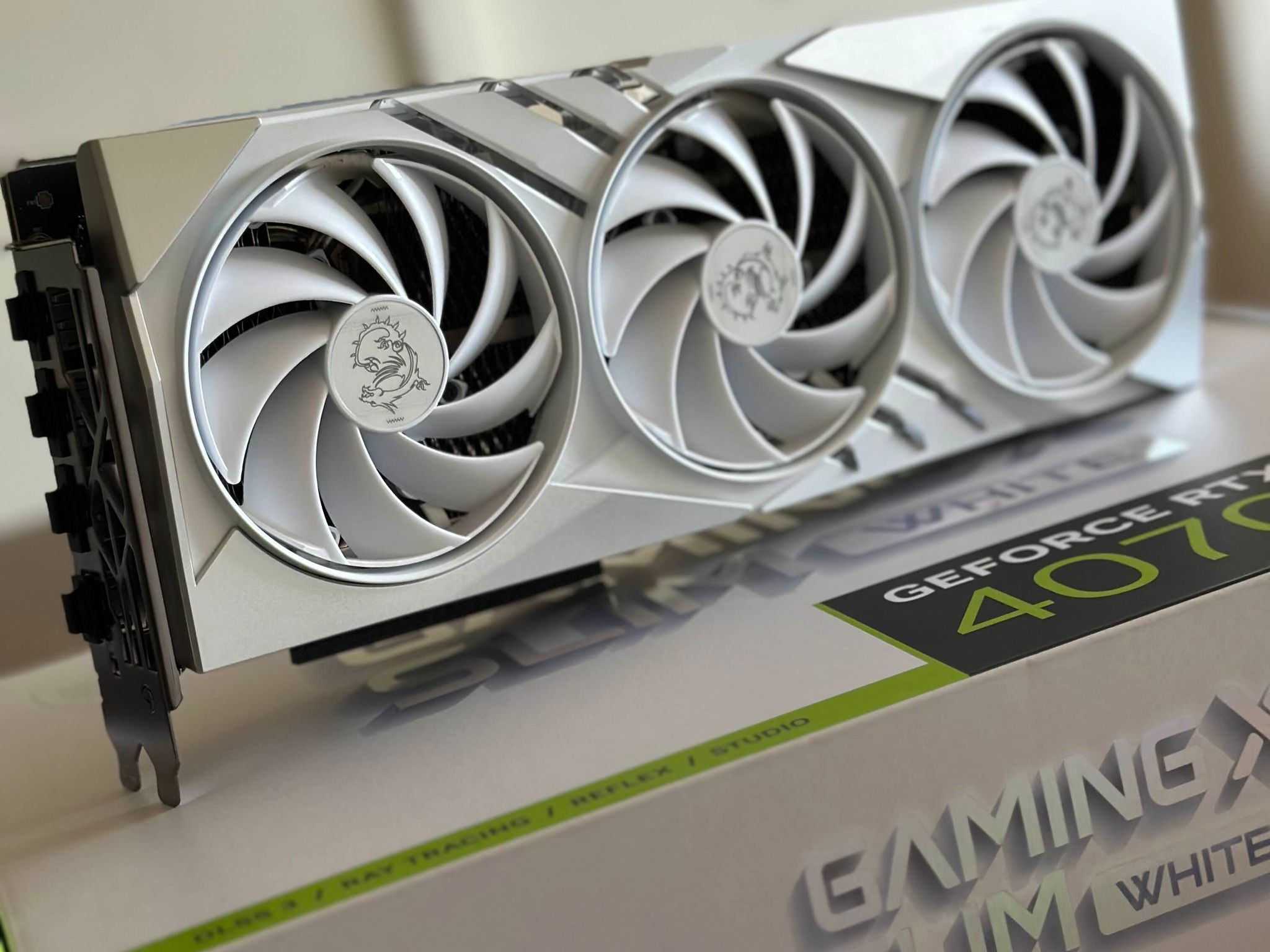 MSI RTX 4070 Ti Super Gaming X Slim White