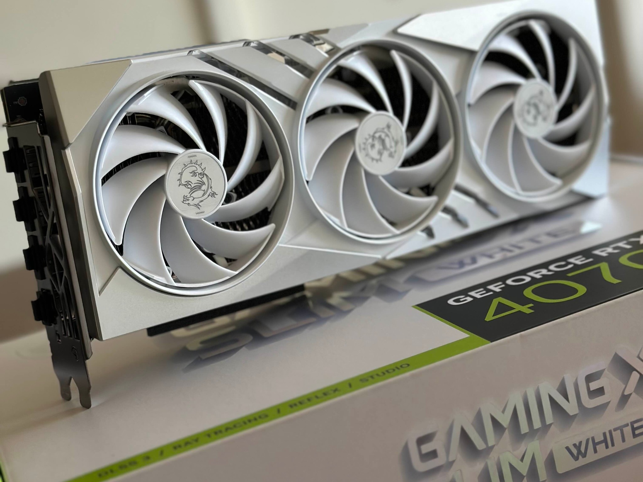 MSI RTX 4070 Ti Super Gaming X Slim White