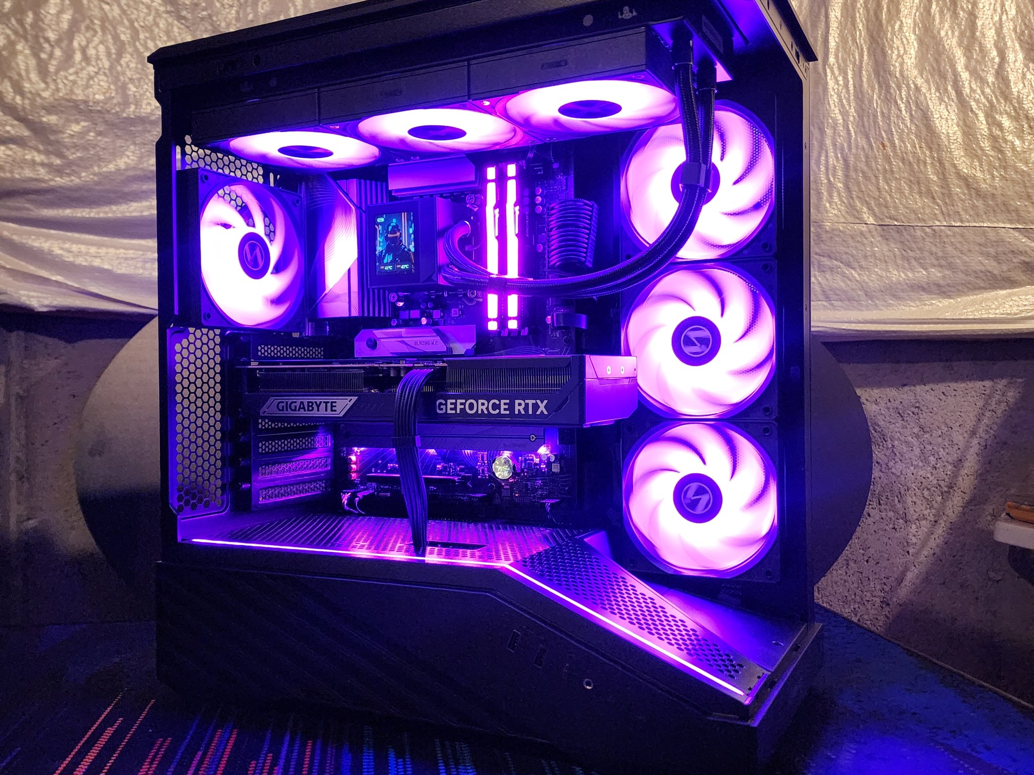 RTX 5070 Ti / Intel Core Ultra 9 285 / 32GB DDR5 RAM / 2TB NVMe SSD