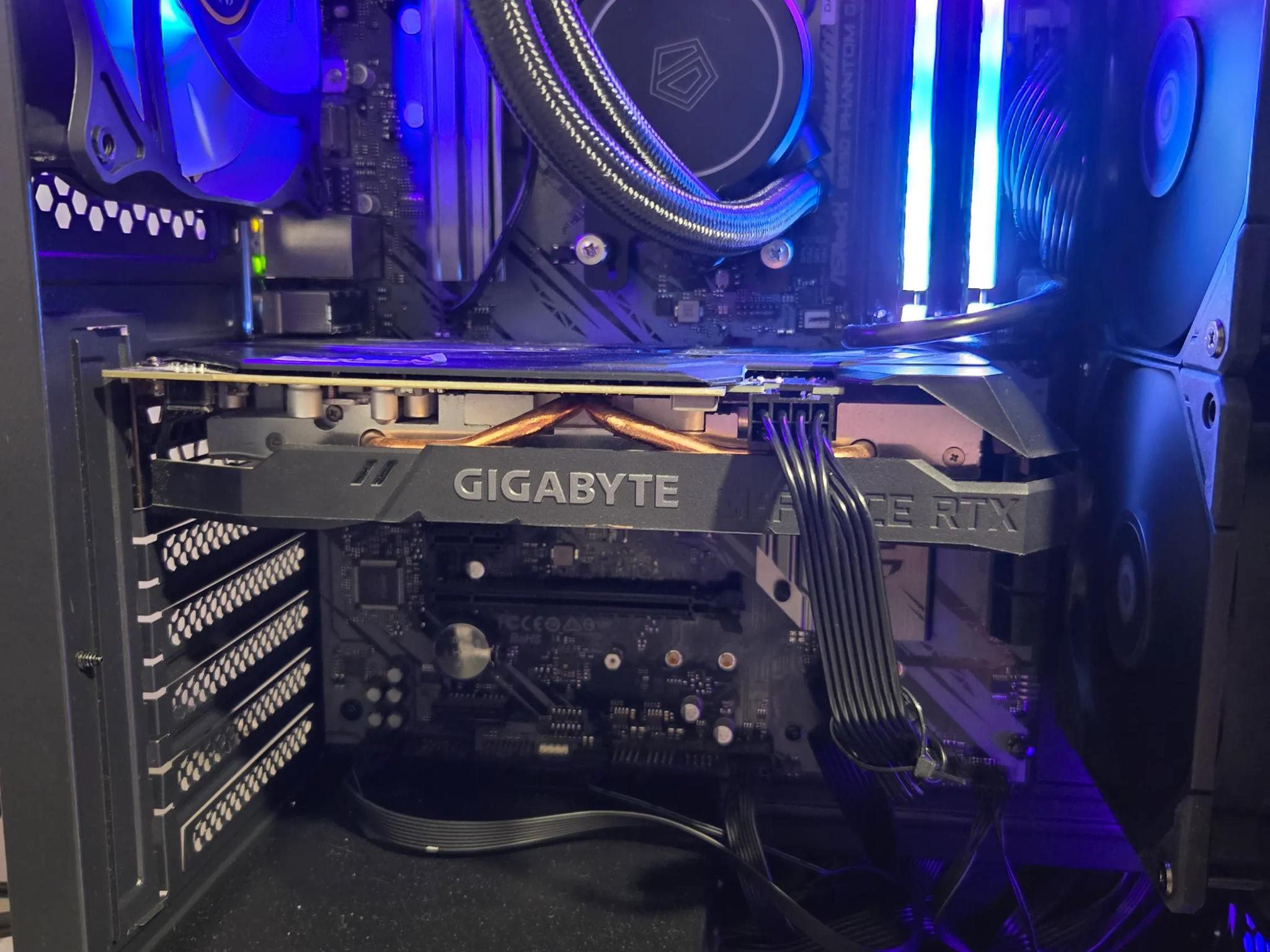 GAMING PC RTX 2060 RYZEN 5 3600 1 TB crucial P3 ram Corsair vengeance 3200 MHz 16 GB Ram