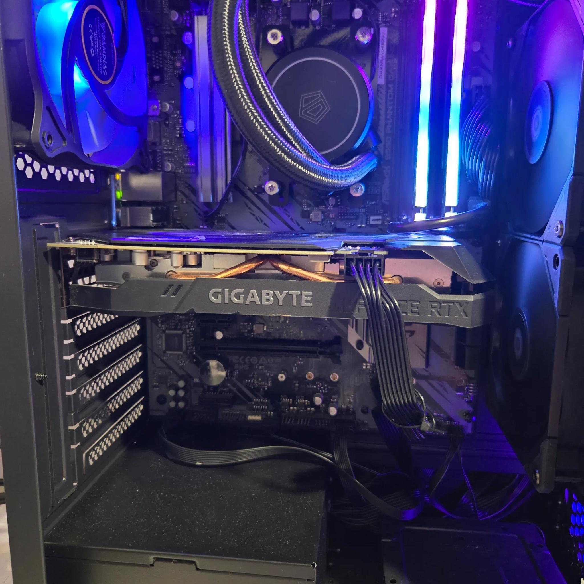 GAMING PC RTX 2060 RYZEN 5 3600 1 TB crucial P3 ram Corsair vengeance 3200 MHz 16 GB Ram