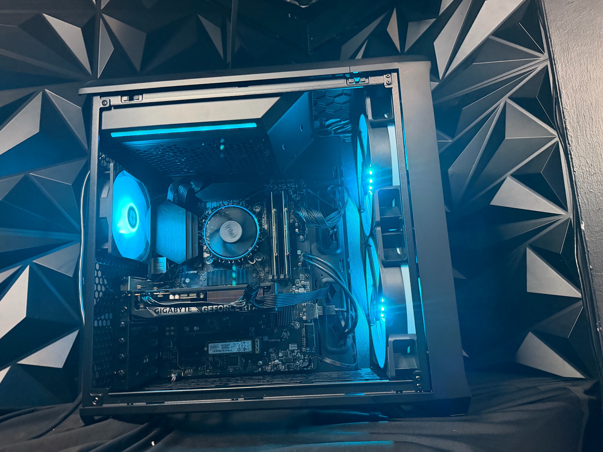 💻⚡ Starter Carter⚡💻 i3 12100F| RTX 5060| 16 GB DDR5| 1.25 TB NVMe | 650W PSU