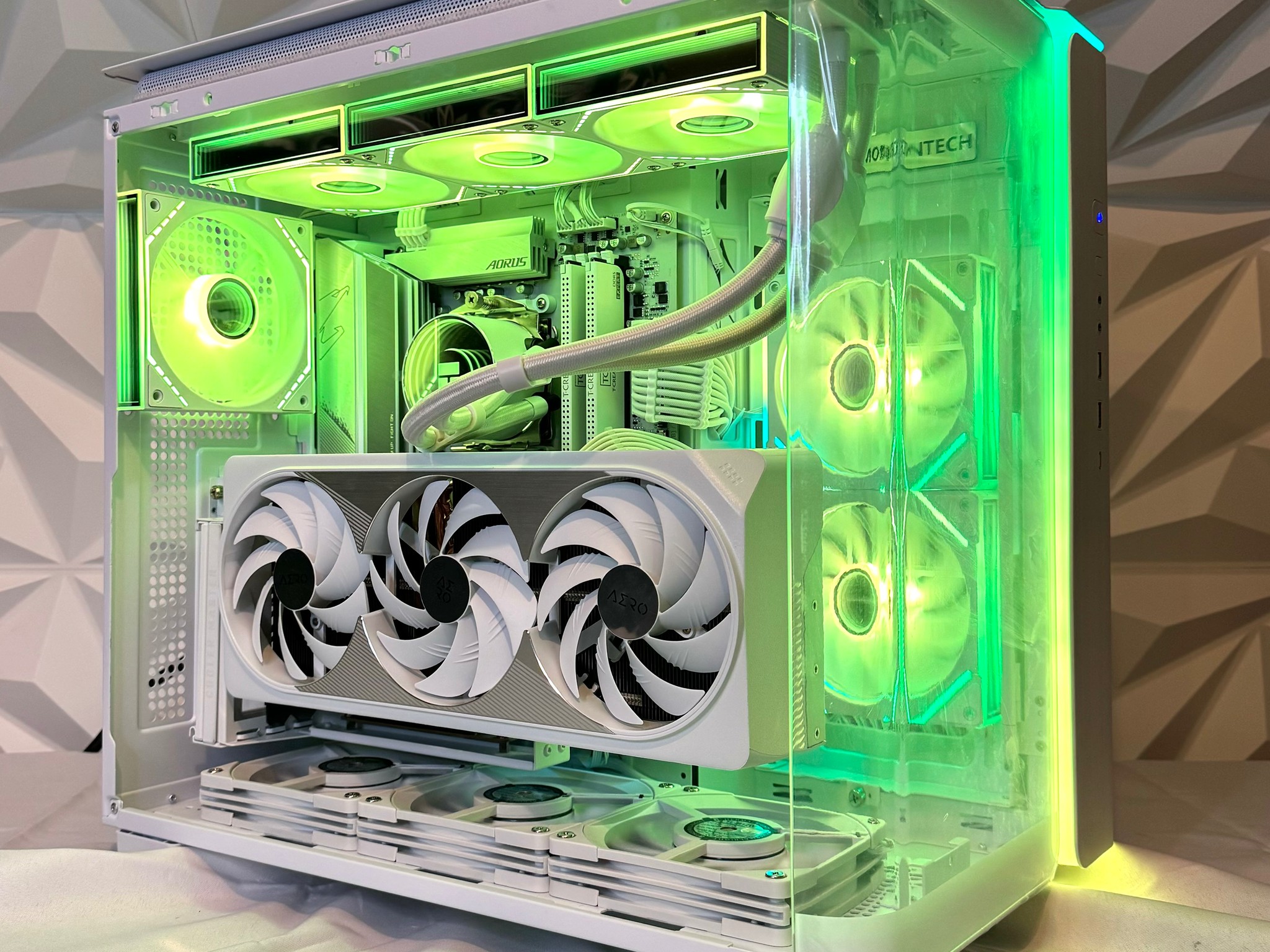 Clearance"Snow Bunny" Ryzen 7 7800X3d, 4080 super, 64gb ddr5, 2tb nvme and 4TB HDD