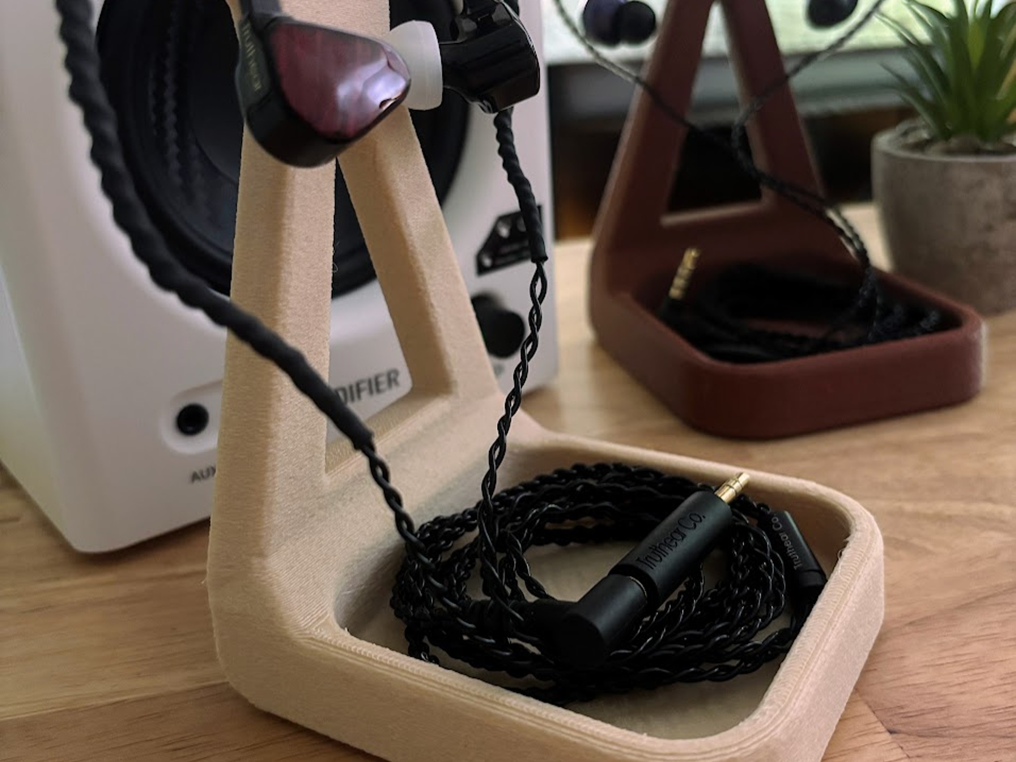 Minimalist Wood PLA IEM Display Stand, Audiophile Earphone Holder (3D Printed)