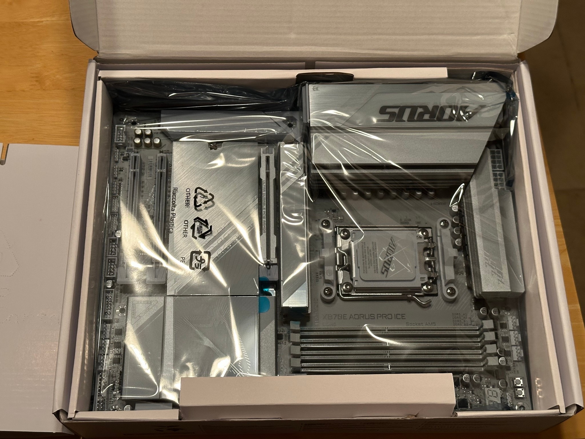GIGABYTE X870E AORUS PRO ICE