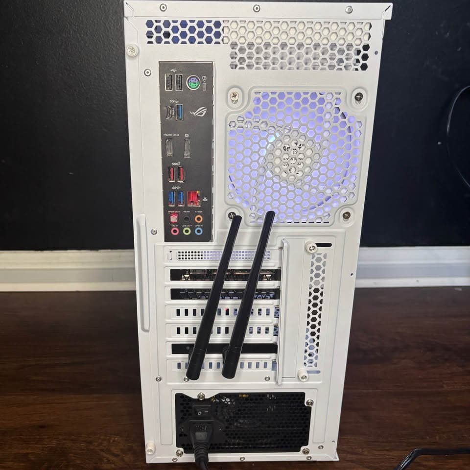 White Gaming PC (RTX 3060 Ti 8GB + AMD Ryzen 5 5600G)