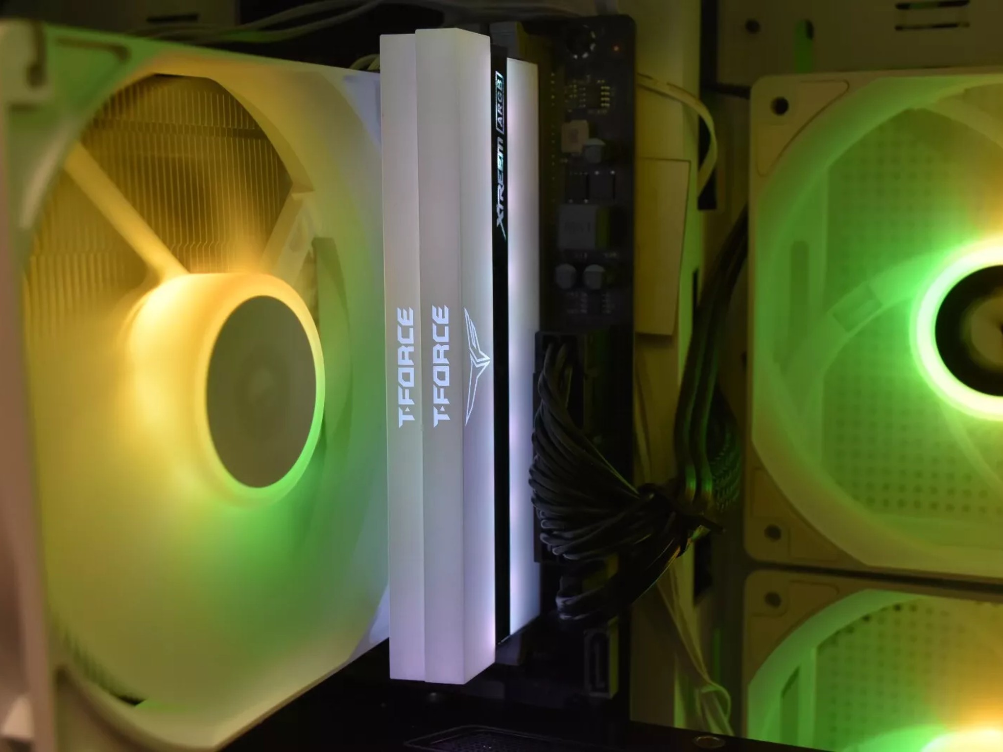 Gaming PC Intel I 5 9400F RGB  16 GBS of Ram GPU Evga G Force FTW 1080 8 GB NVME 1TB 600 Watt PSU
