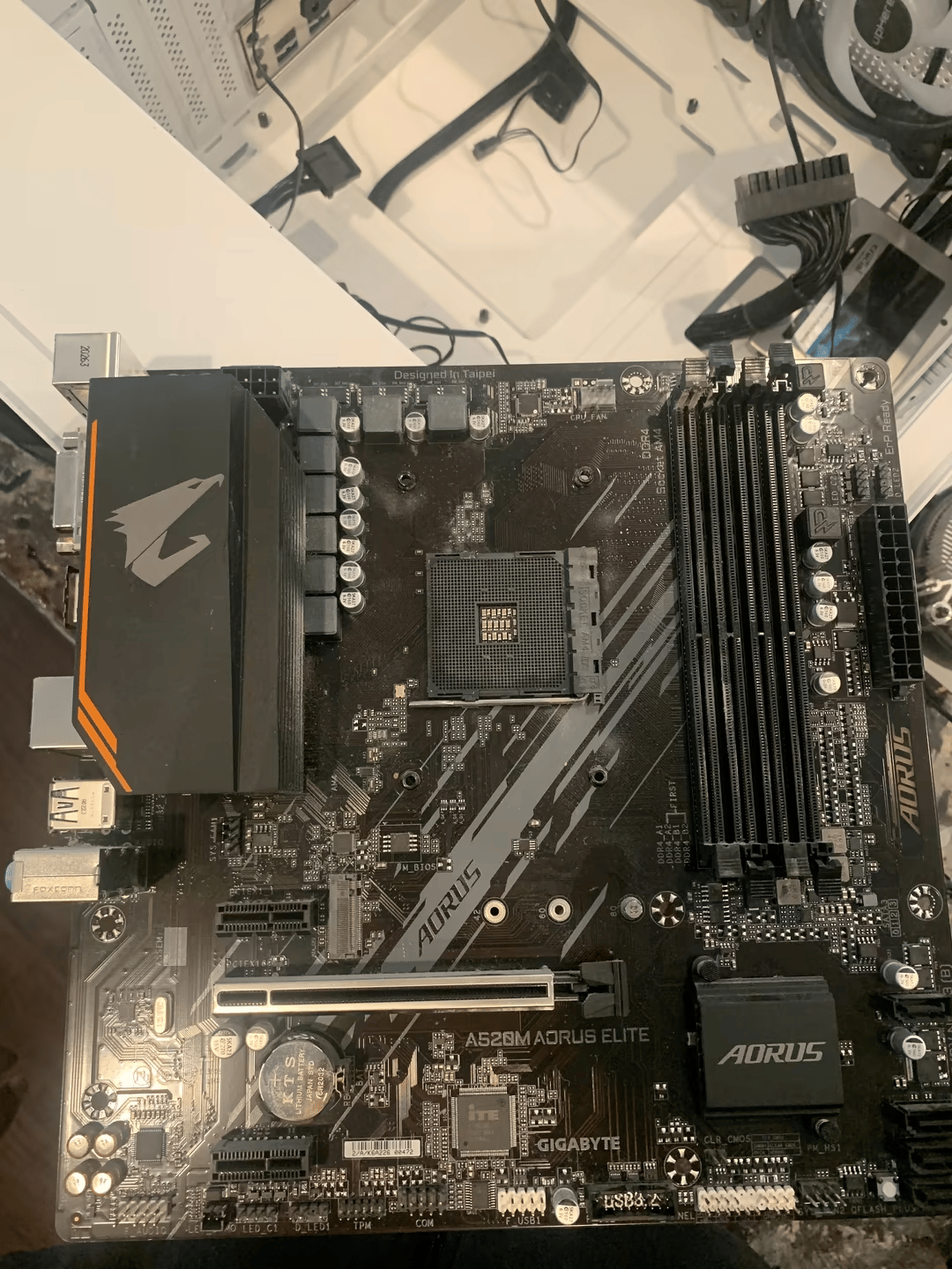 A520 Aorus Elite Mobo