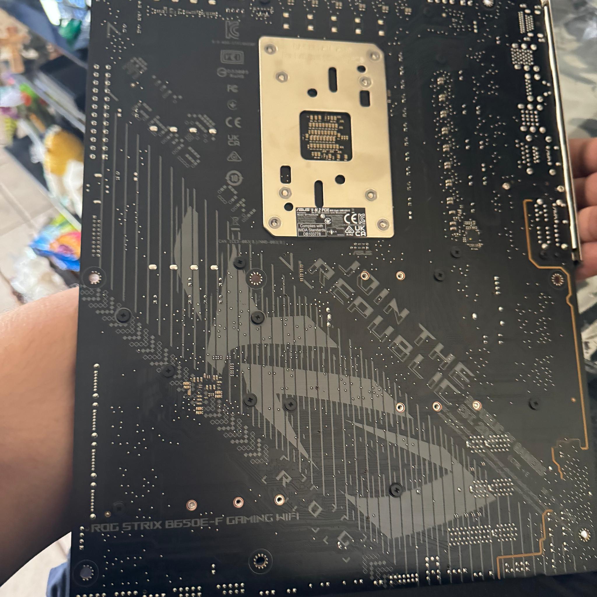 ASUS ROG Strix B650E-F Gaming WiFi AMD B650 AM5 Ryzen™