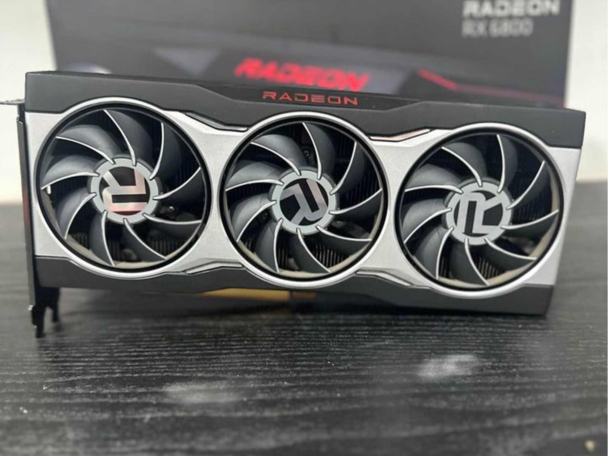 AMD Radeon RX 6800 -16 GB GDDR6 - pCie 4.0 Graphics Card
