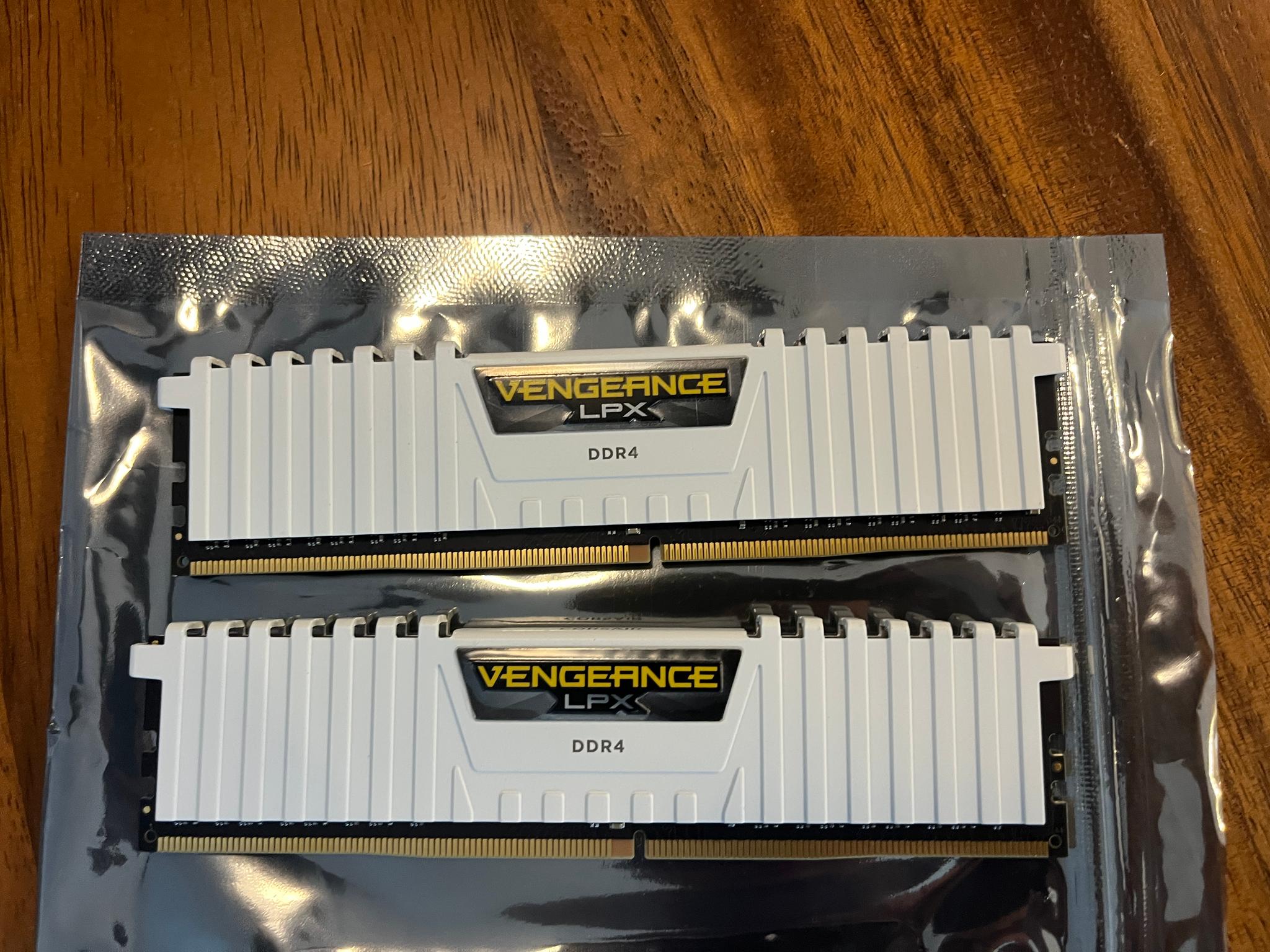 VENGEANCE® LPX 16GB (2 x 8GB) DDR4 DRAM 3200MHz C16 Memory Kit – White