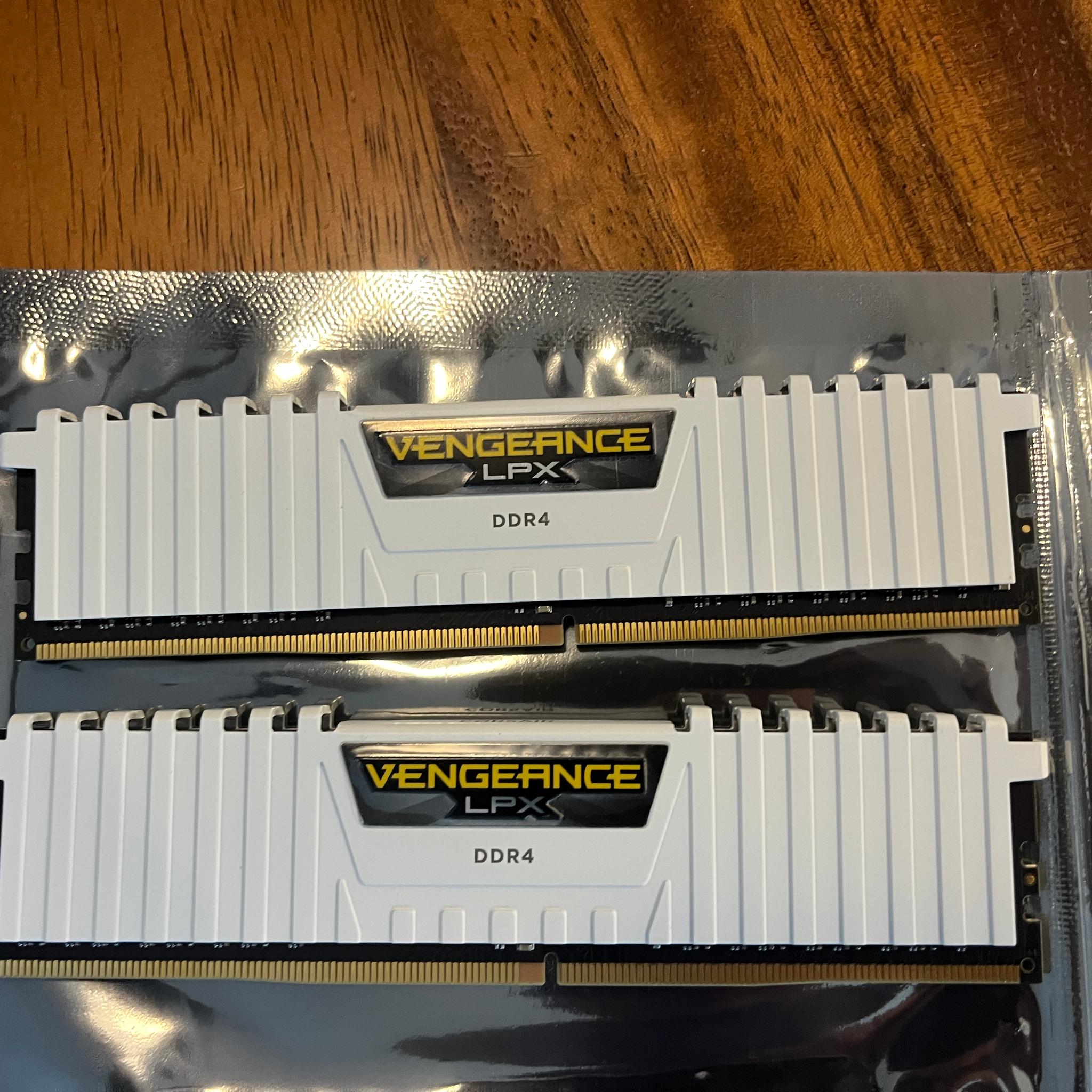 VENGEANCE® LPX 16GB (2 x 8GB) DDR4 DRAM 3200MHz C16 Memory Kit – White