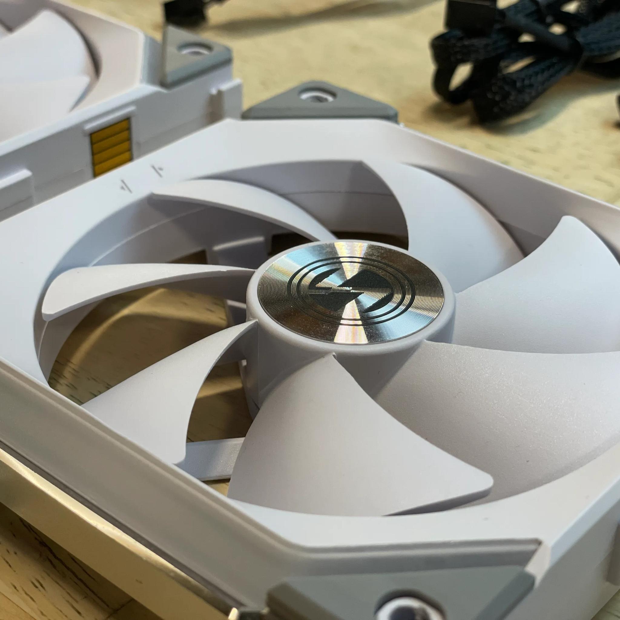 Lian-Li UNI FAN SL120 3-Pack White Edition (Copy 1)
