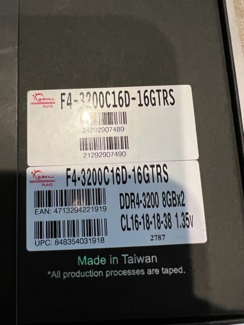 G.Skill Trident Z Royal RGB 16GB (2 x 8GB) DDR4-3200 PC4-25600 CL16 Dual-Channel Desktop Memory Kit