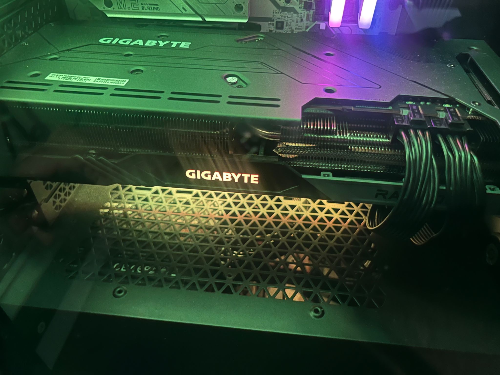 Gigabyte Radeon RX 7800 XT 16GB graphics card in like-new condition. Never been overclocked.