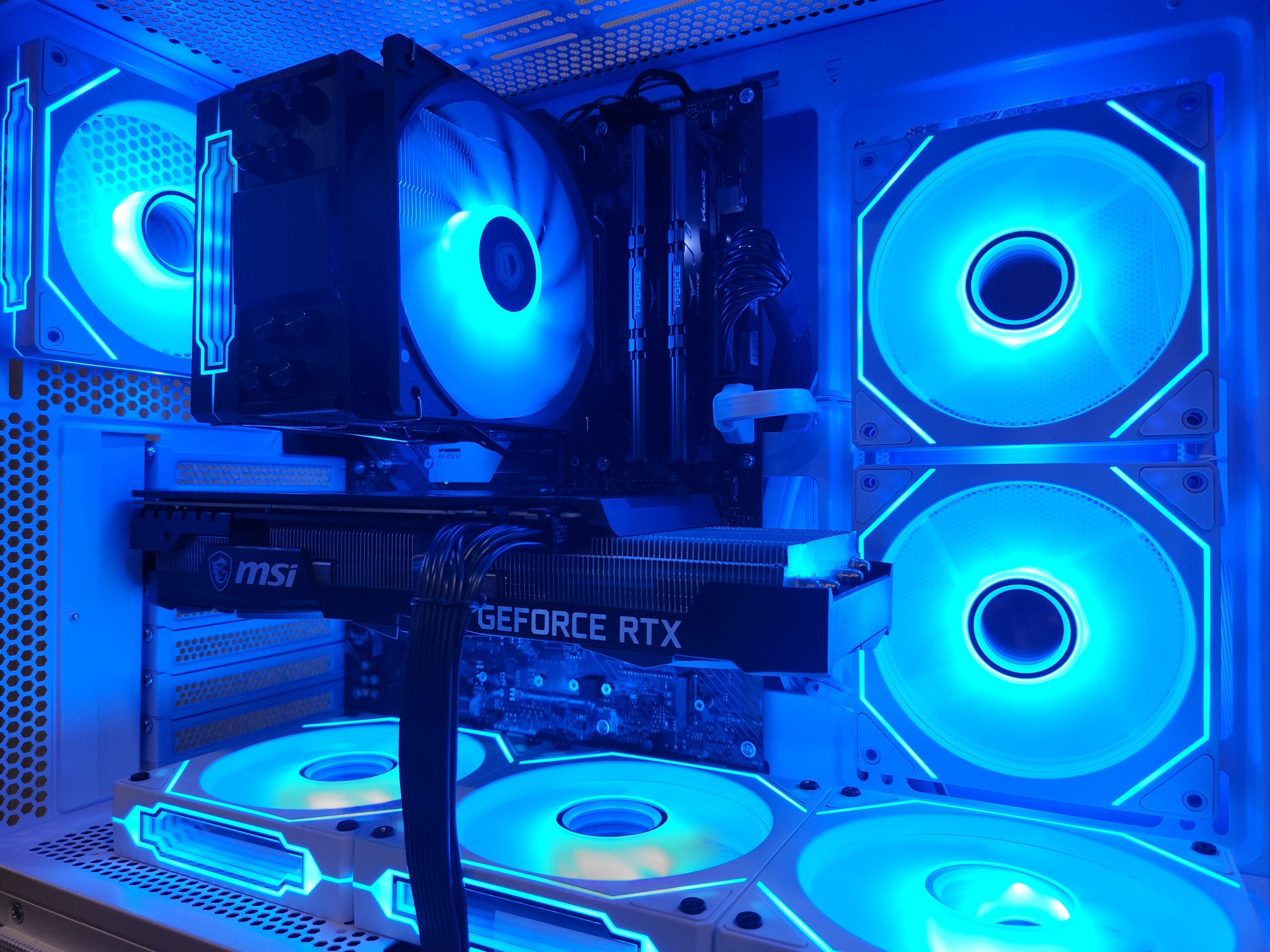 Powerful White Gaming PC | RTX 3070 | RYZEN 7 3800X | 32GB RAM | 1TB SSD | WiFi + BT