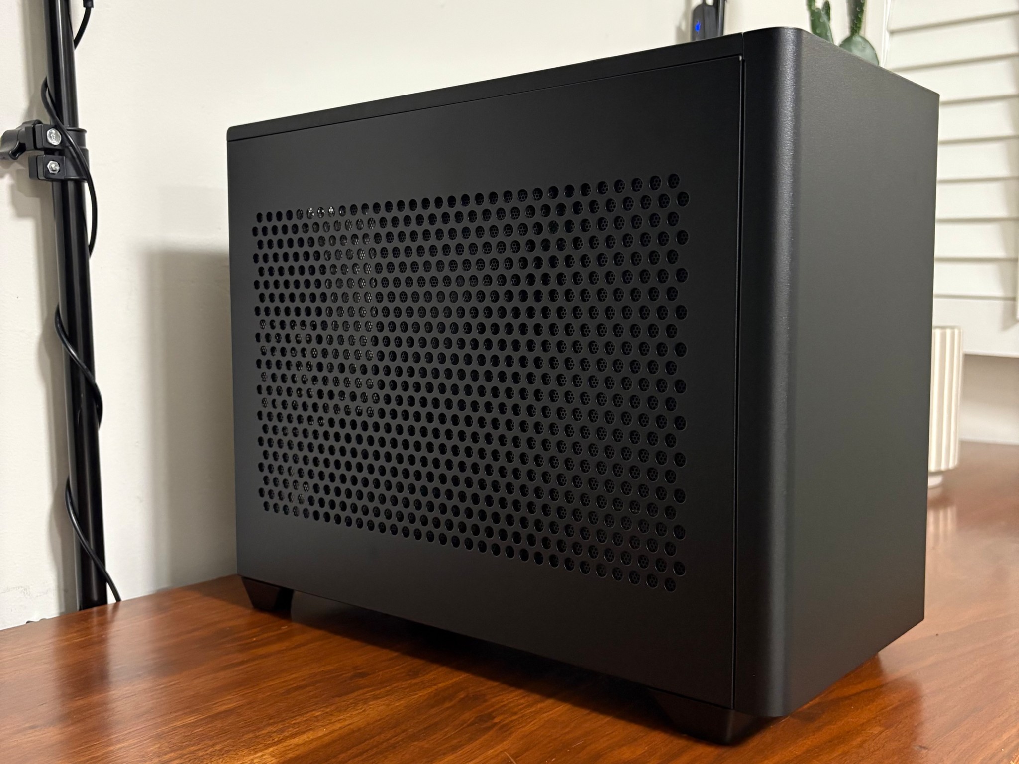 RTX 3070 | Ryzen 5 3600 | 16GB DDR4 | 1TB SSD | 850W PSU | 2 x Fans | Air Cooler