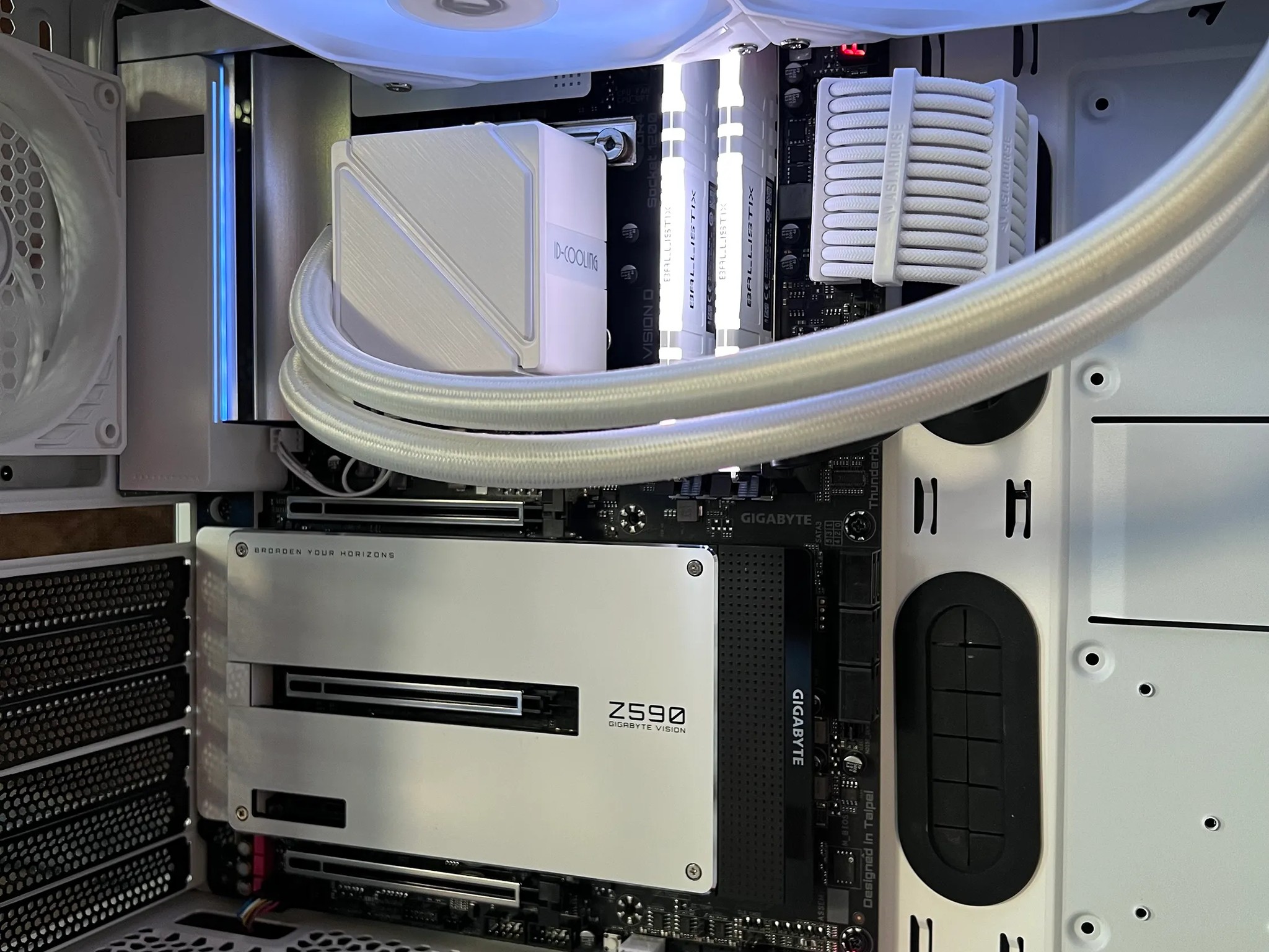 🤍 Minimal White PC Build | Intel i7-10700K 🤍