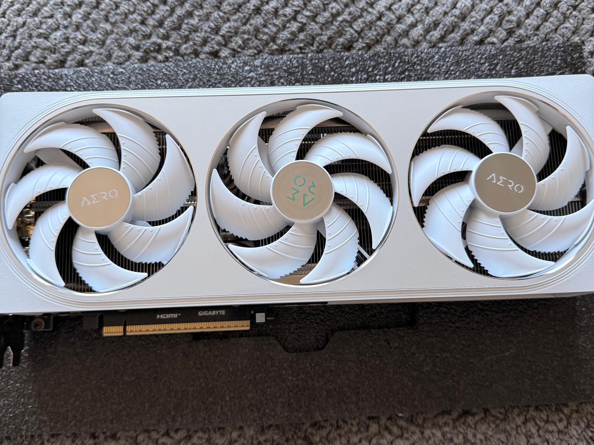 GIGABYTE GeForce RTX 5070 AERO OC 12G - Image 2