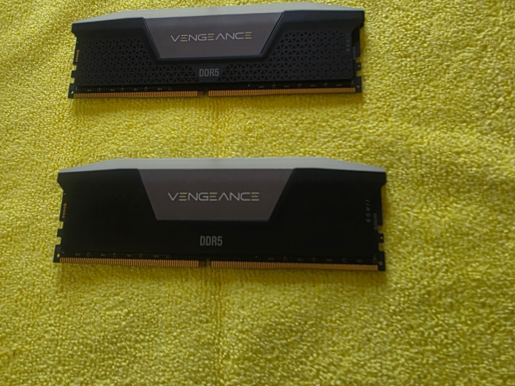 vengeance 64gb 6400mt ddr5 BLACK WITH RGB