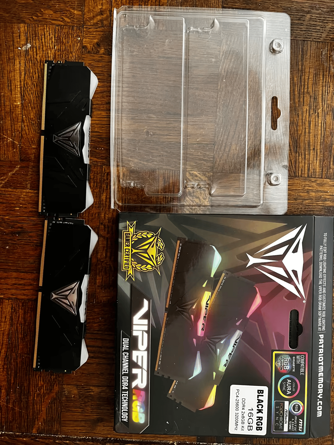 Patriot Viper RGB 16 GB DD4-3200 CL16