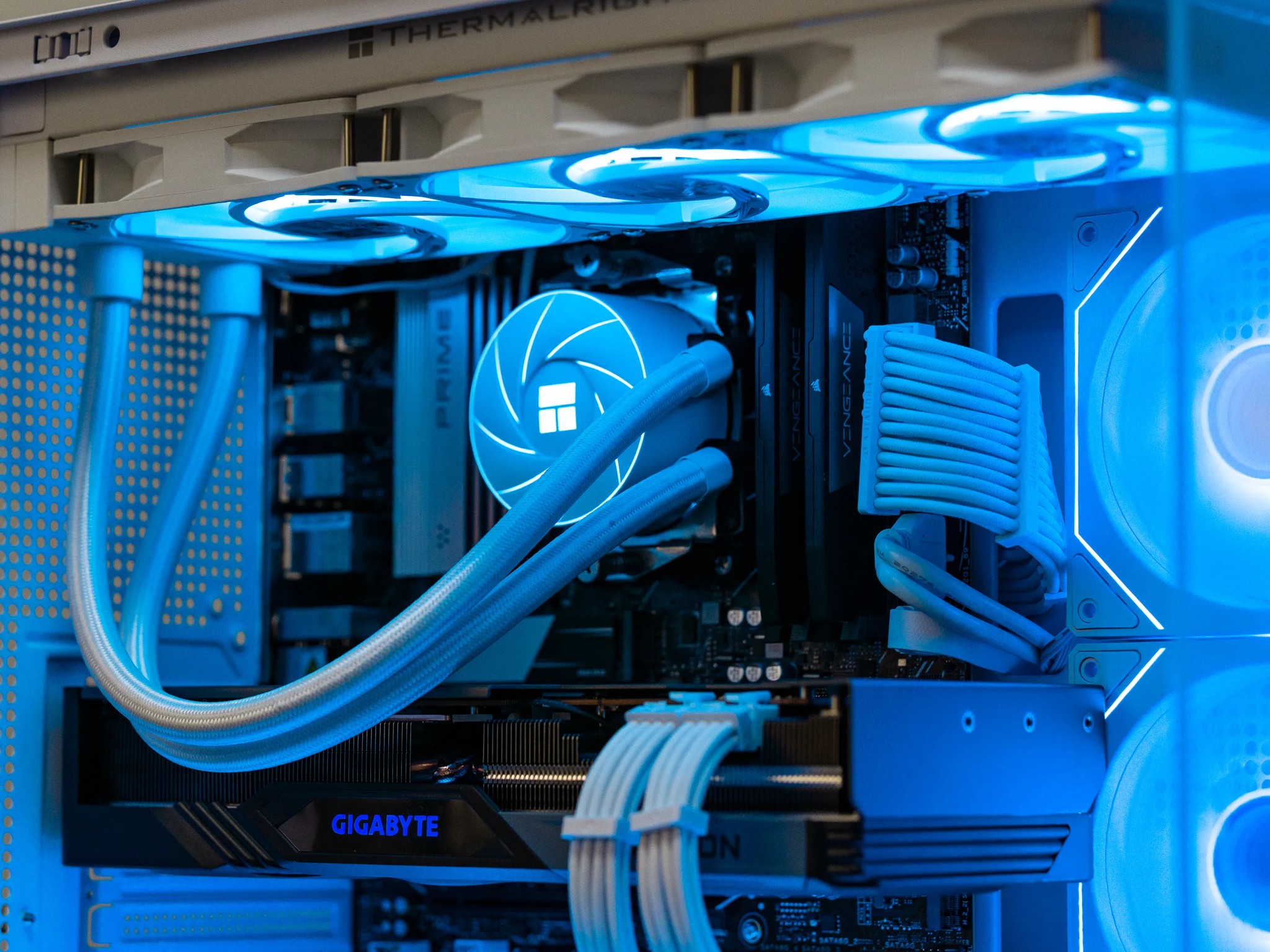 ❄️FROSTBITE❄️ RX 7800XT| Ryzen 5 7500F| AM5| 32GB DDR5| 1TB M.2| WiFi| 1440p/4K Streaming & Gaming