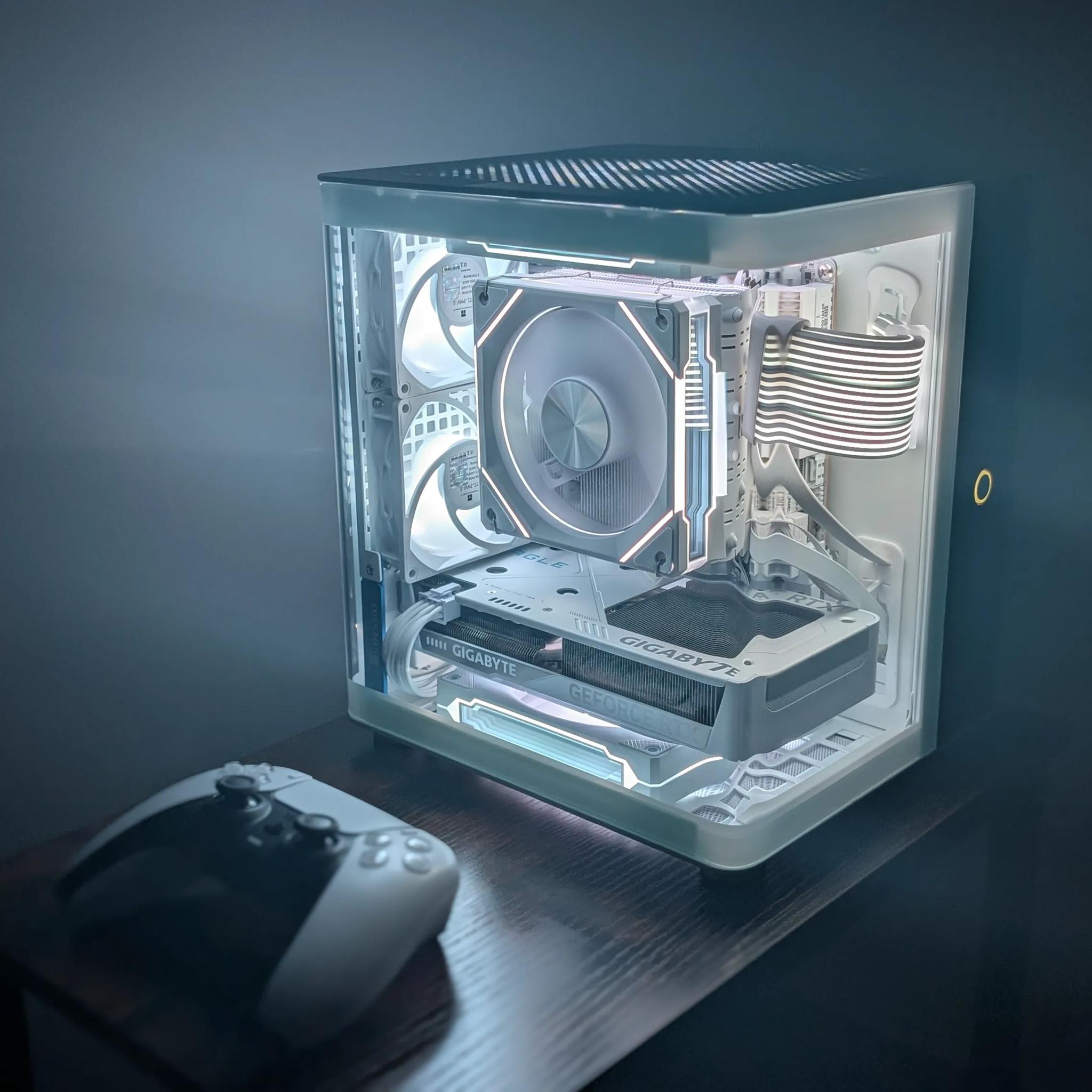 Mini ITX tiny fishtank! 5060 Ti 16GB + 9600X