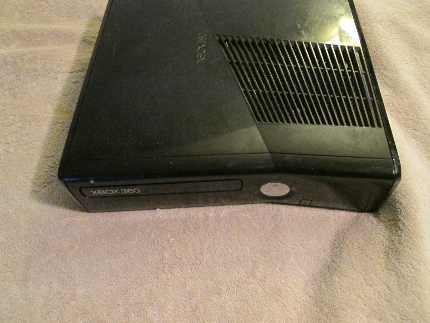 Xbox 360 Slim 250gb With Accessories