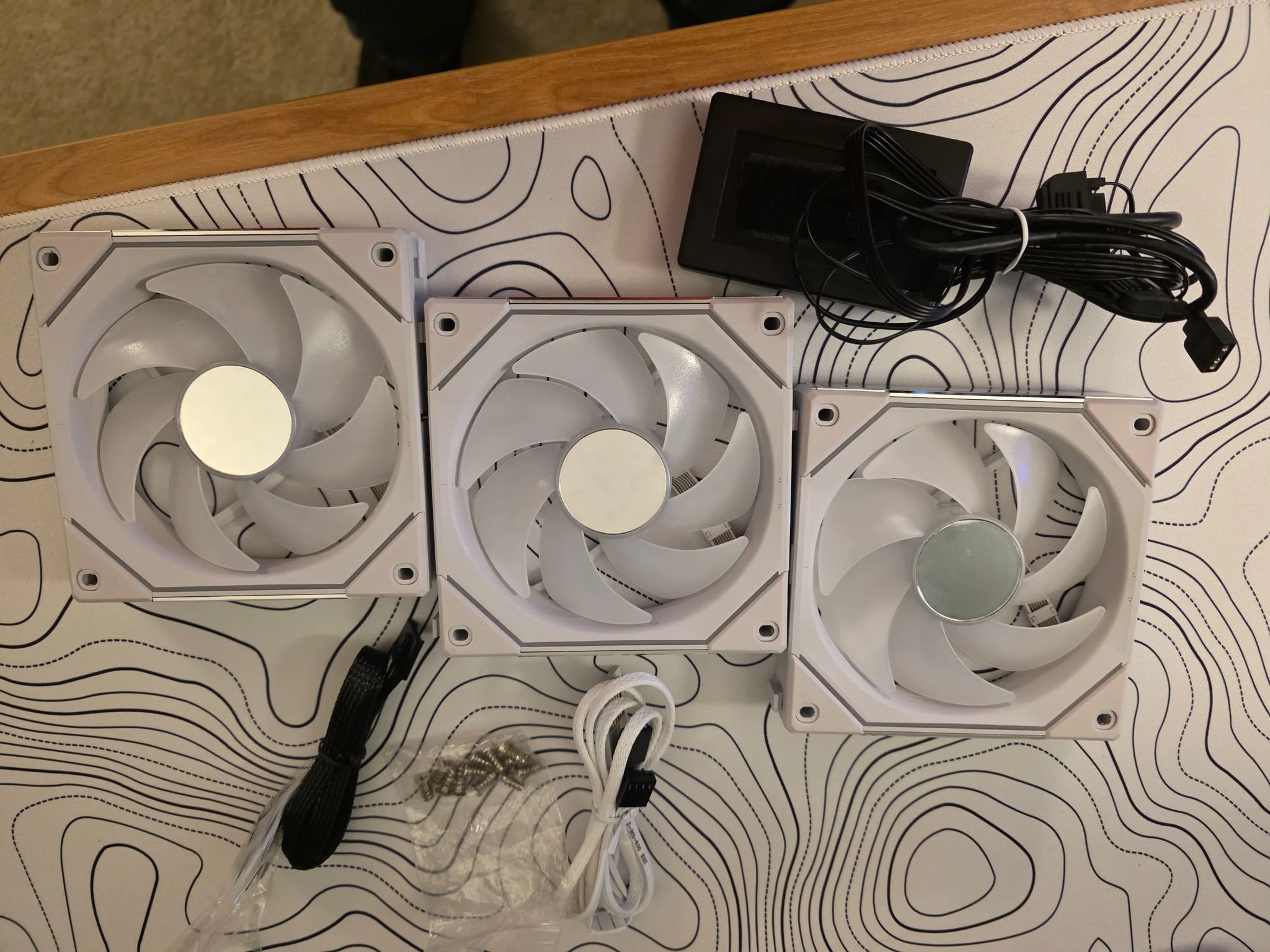 Lian Li UNI Fan SL Infinity Fluid Dynamic Bearing 120mm Case Fan - 3 Pack W/ Controller  (WHITE)