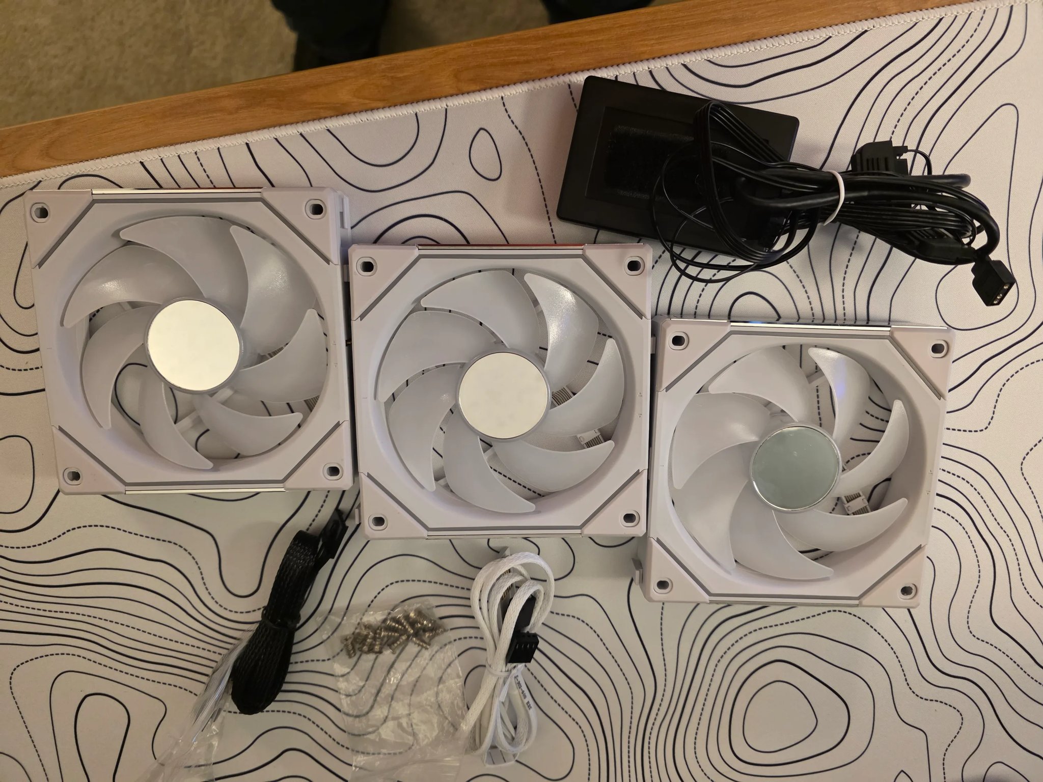 Lian Li UNI Fan SL Infinity Fluid Dynamic Bearing 120mm Case Fan - 3 Pack W/ Controller  (WHITE)