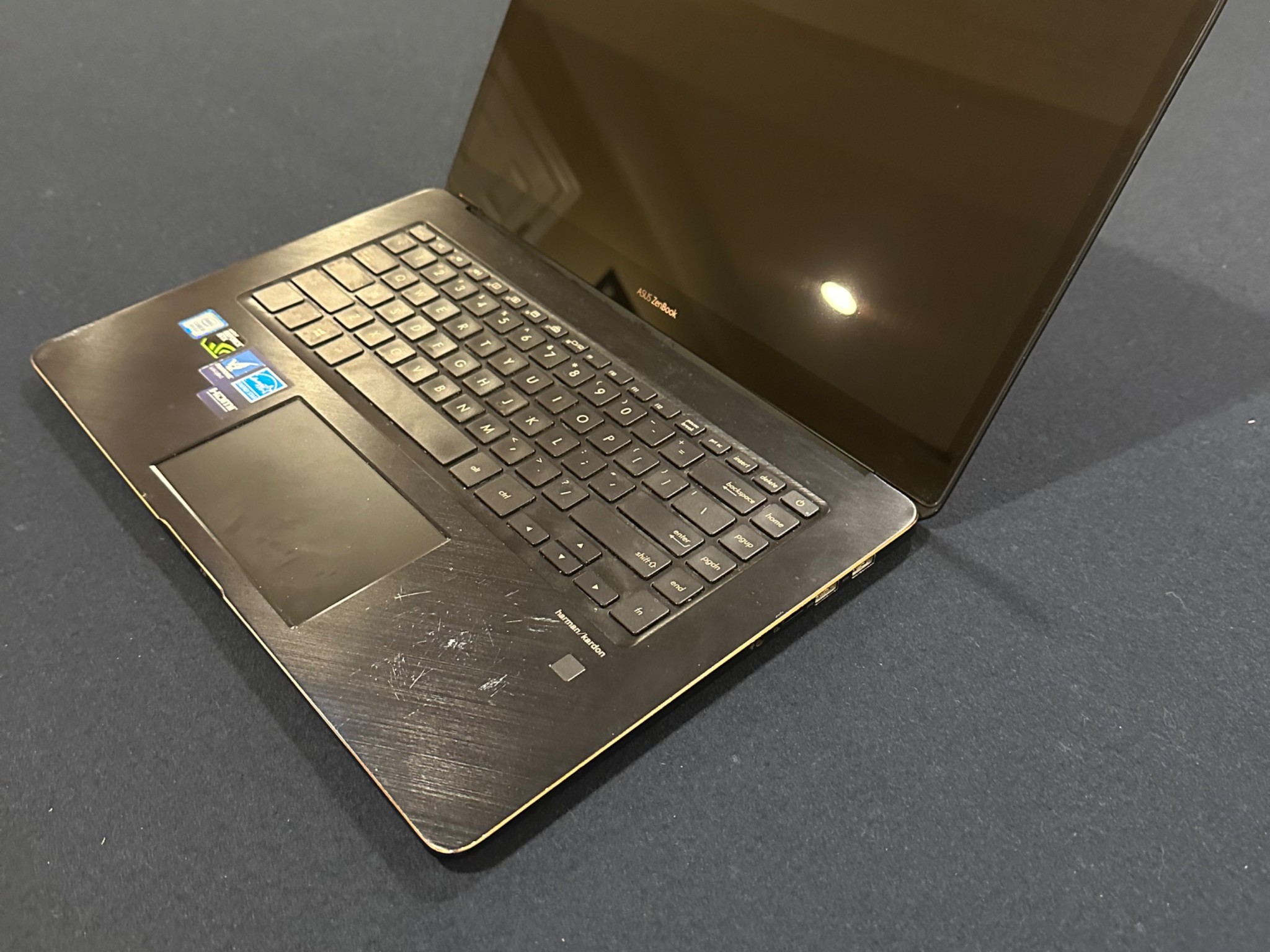 ASUS ZenBook Pro 15 UX580GE; Intel Core i9 8th Gen; NVIDIA GeForce GTX 1050 Ti