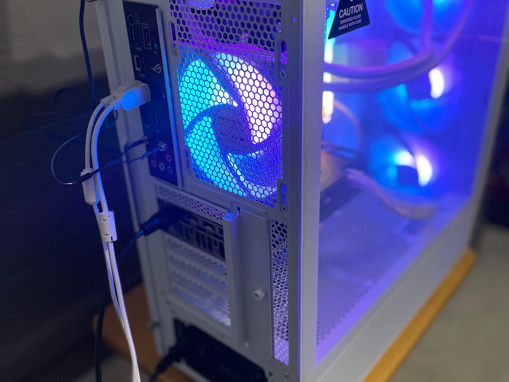 🐺❄️ ARCTIC PREDATOR ❄️🐺  RTX 4060 | Ryzen 5 5600X | ROG Strix WiFi | Liquid Cooled