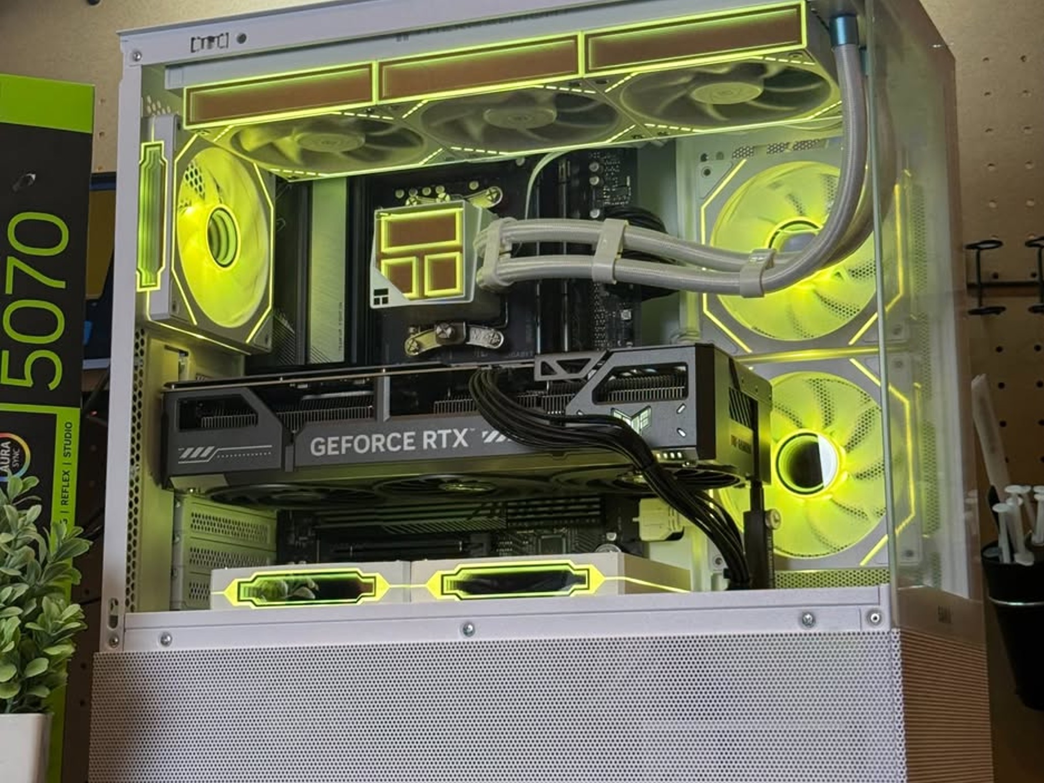 1440P / 4K Gaming PC | RTX 5070 | Ryzen 5 9600x | 32GB DDR5 RAM | 1TB | Windows 11