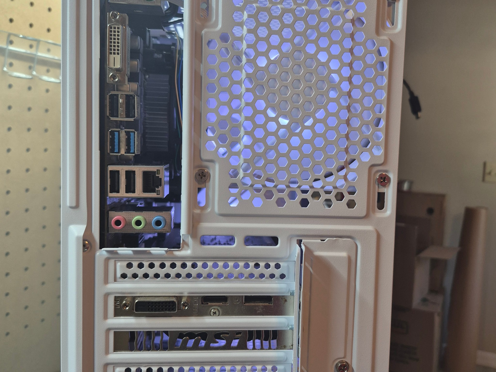 120 FPS Fortnite | i5-7400, 16GB RAM, GTX 1060 3GB, 500GB SSD, Win11, RGB